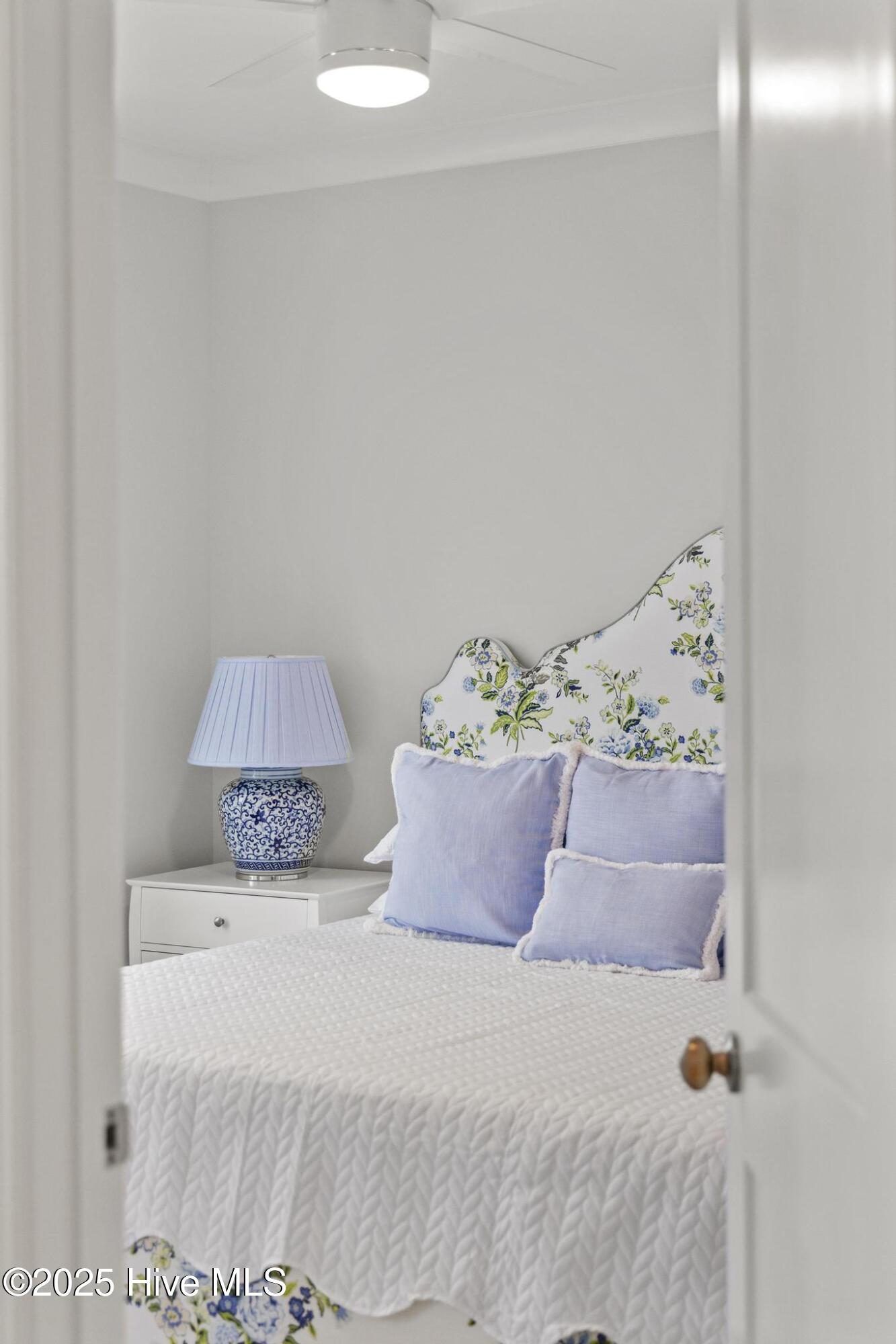 100565849 | Photo 73