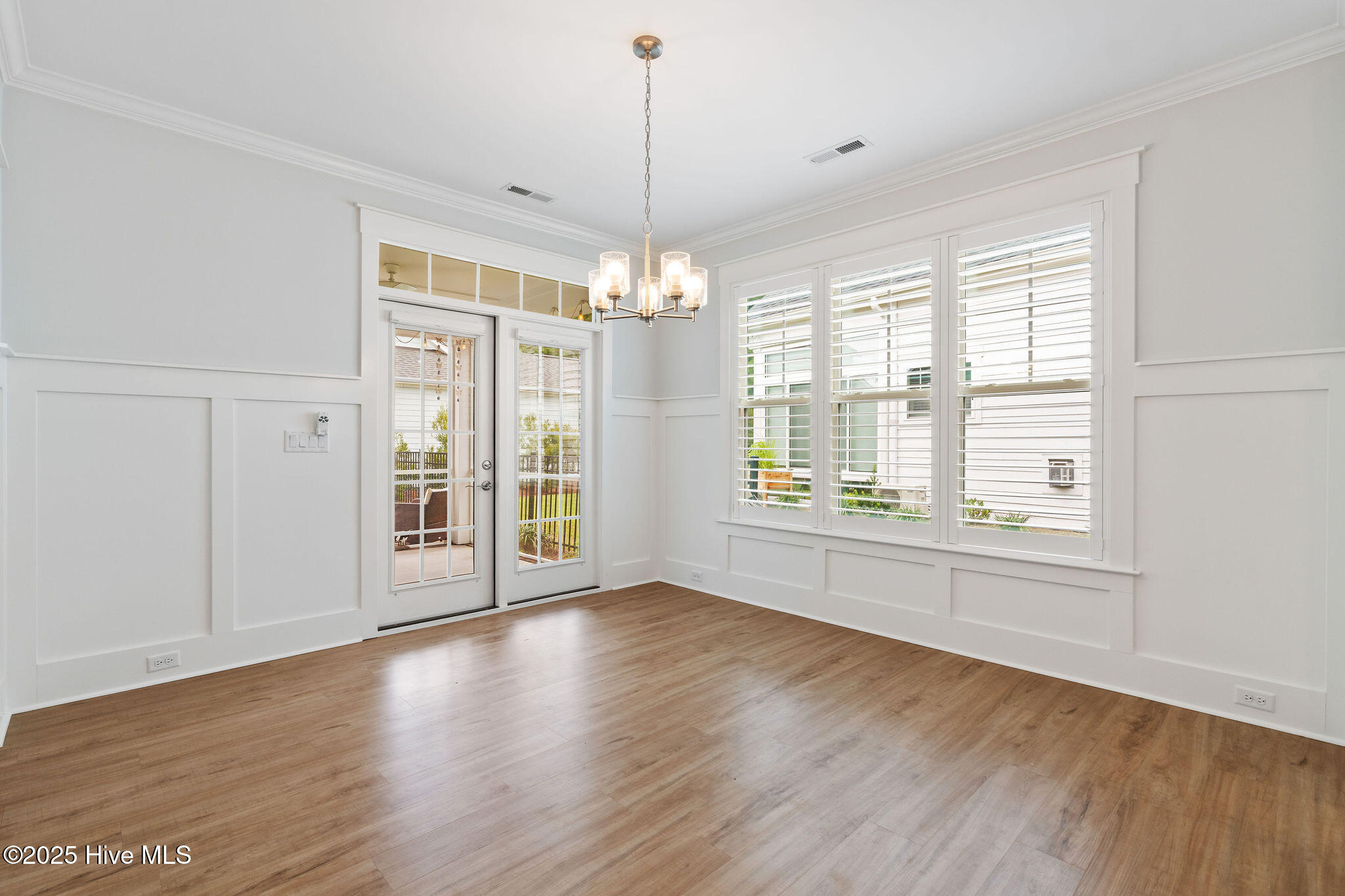 100523892 | Photo 25