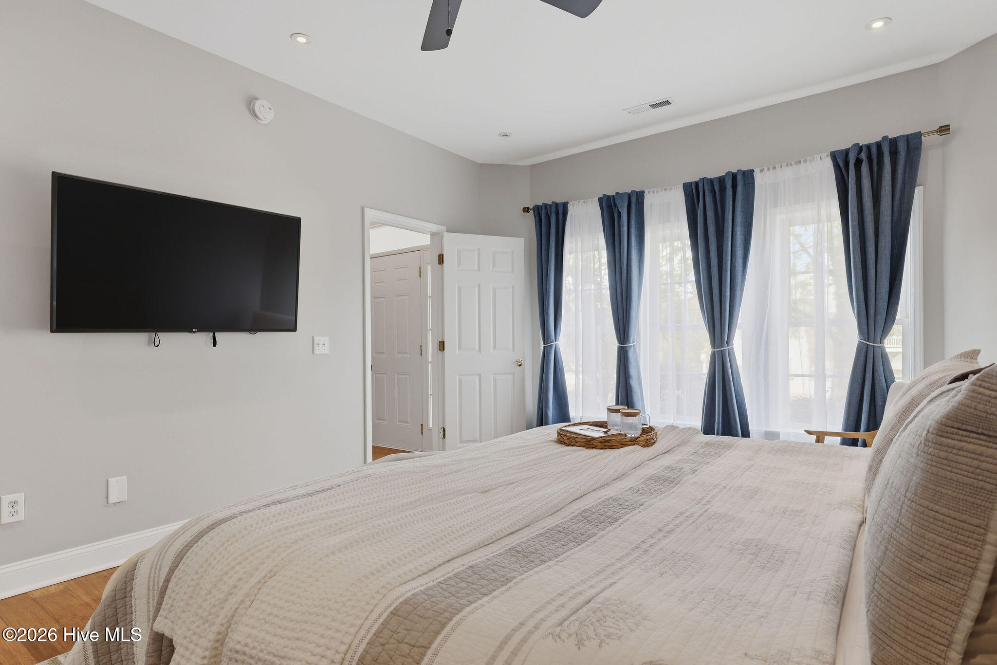 100565537 | Photo 59