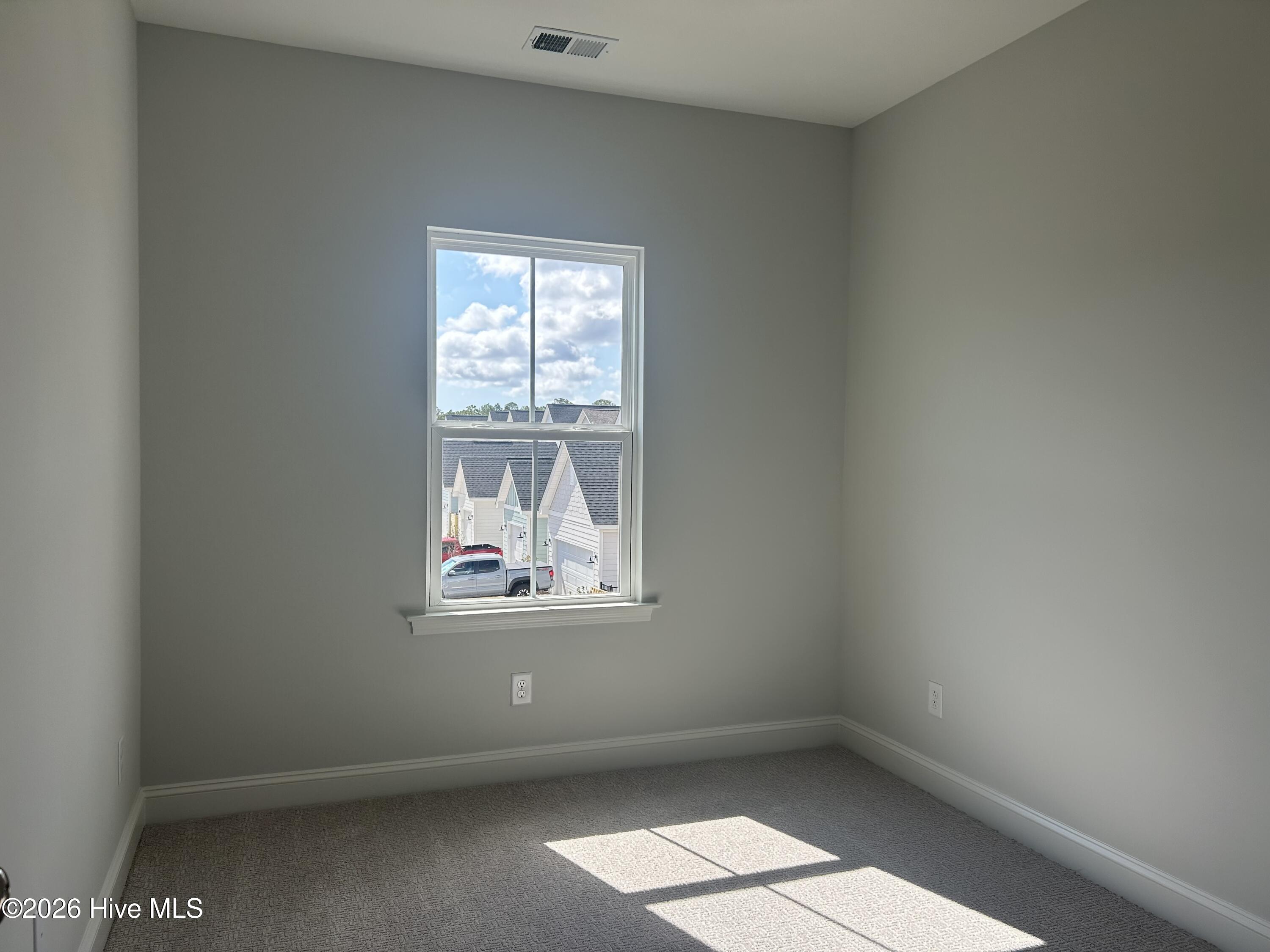 100549861 | Photo 11