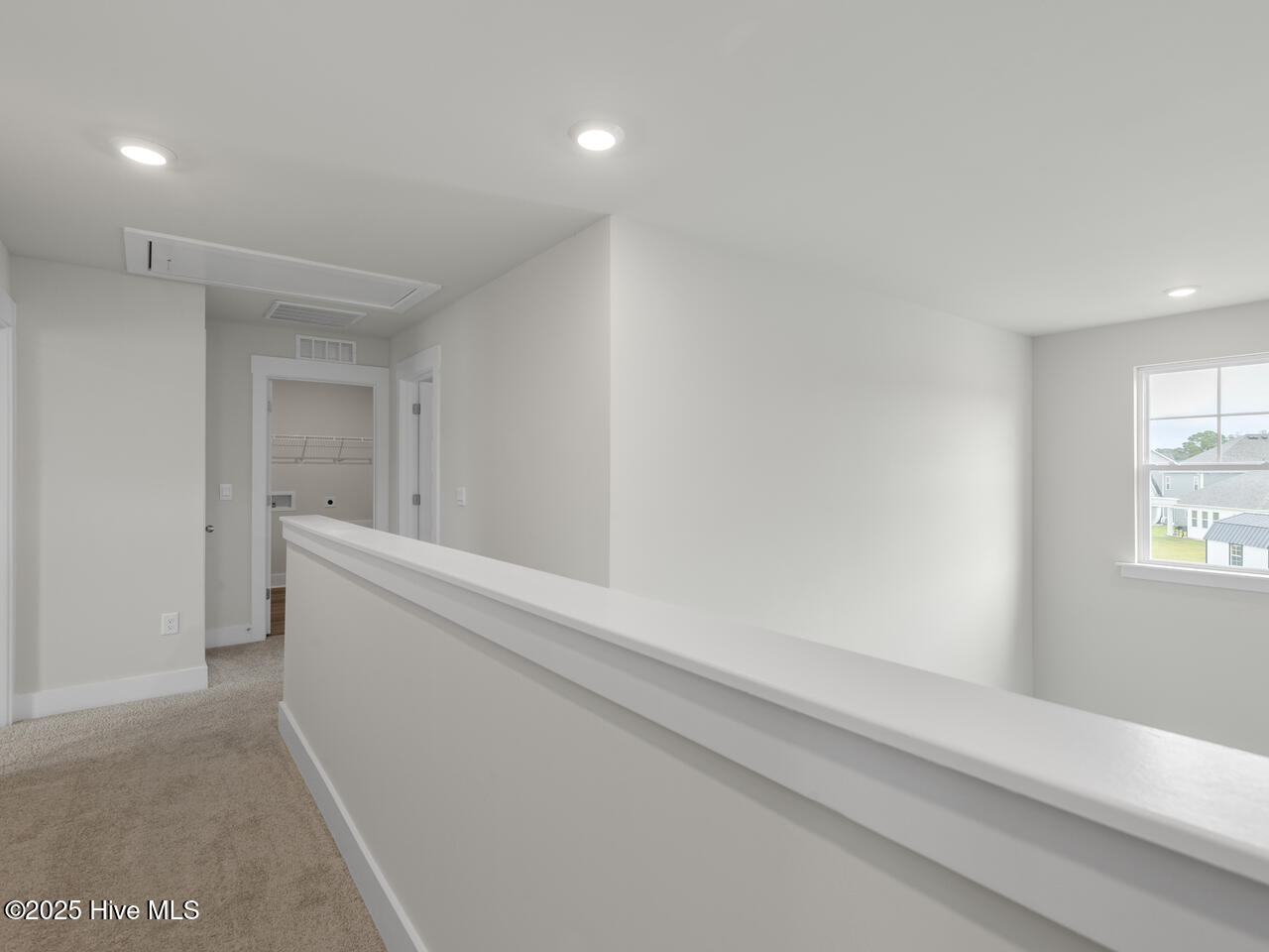 100569575 | Photo 25