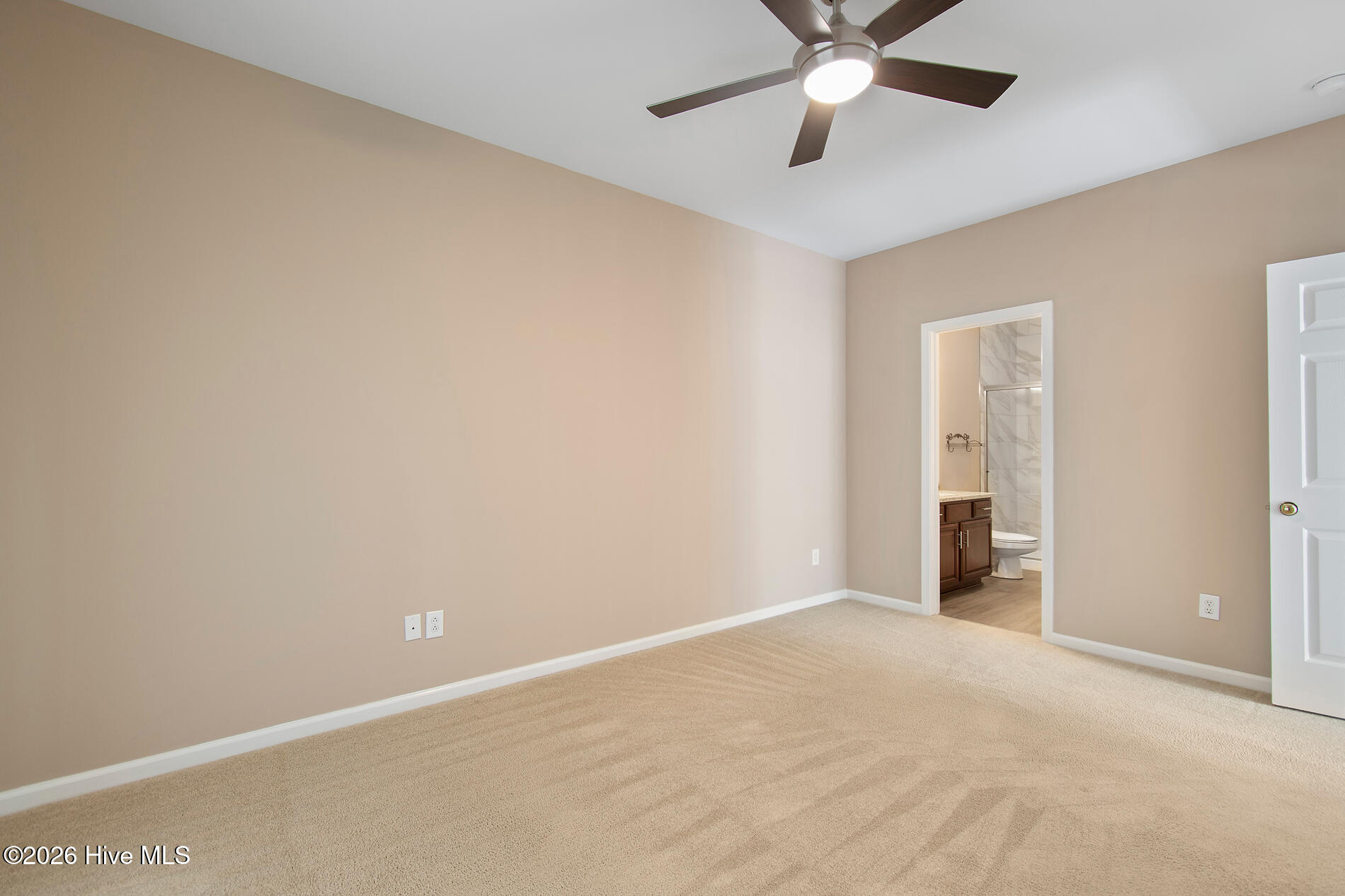 100566917 | Photo 23