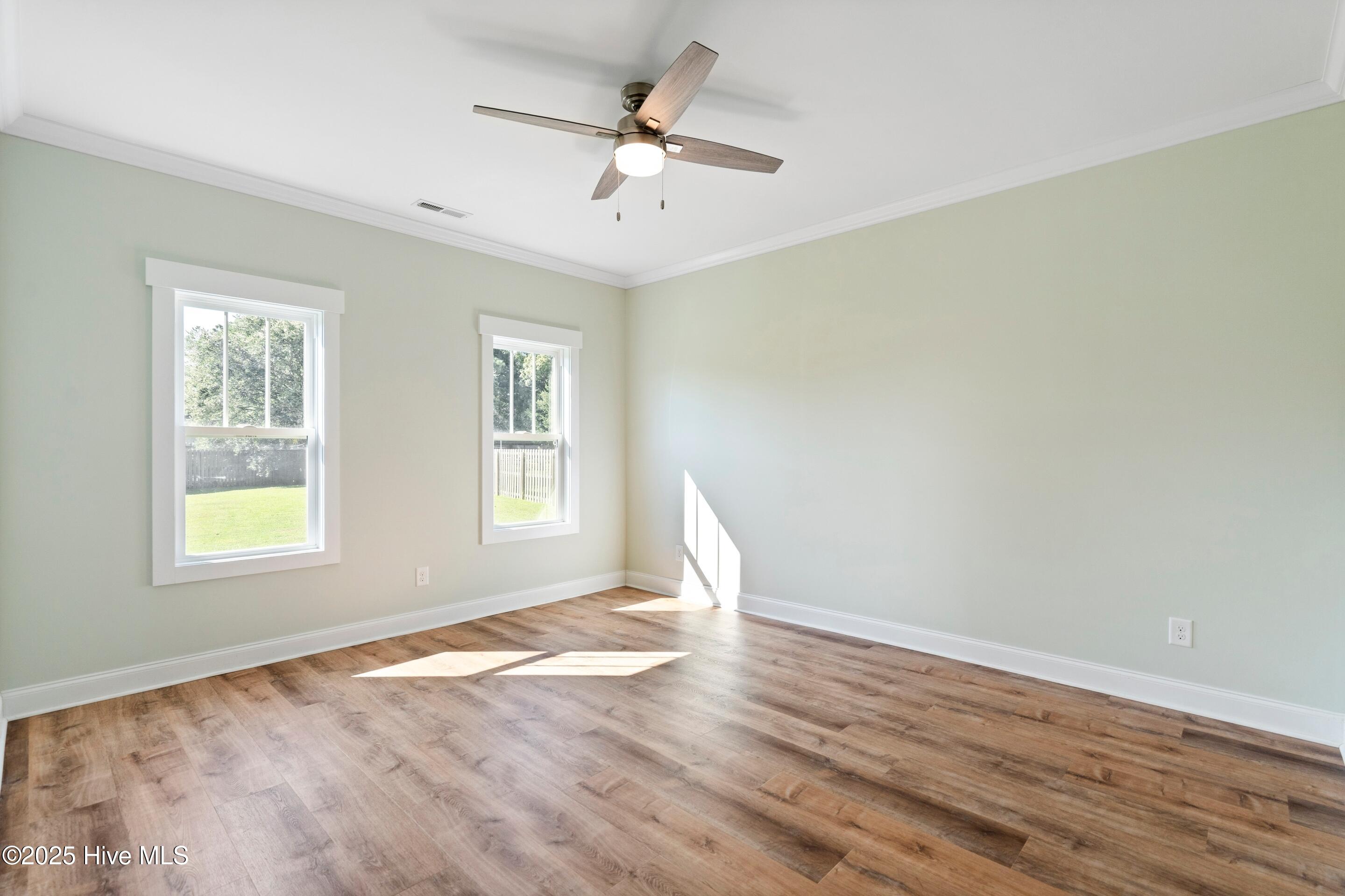 100527219 | Photo 23