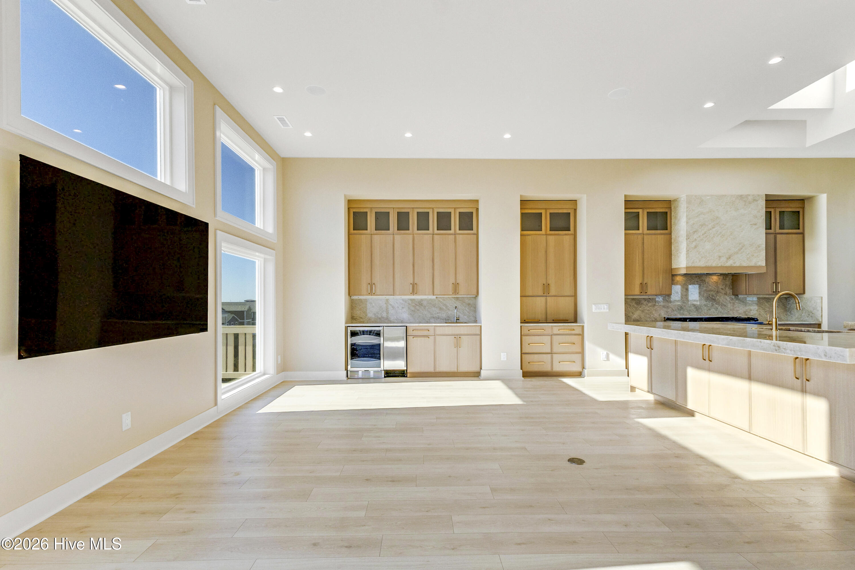 100551953 | Photo 18