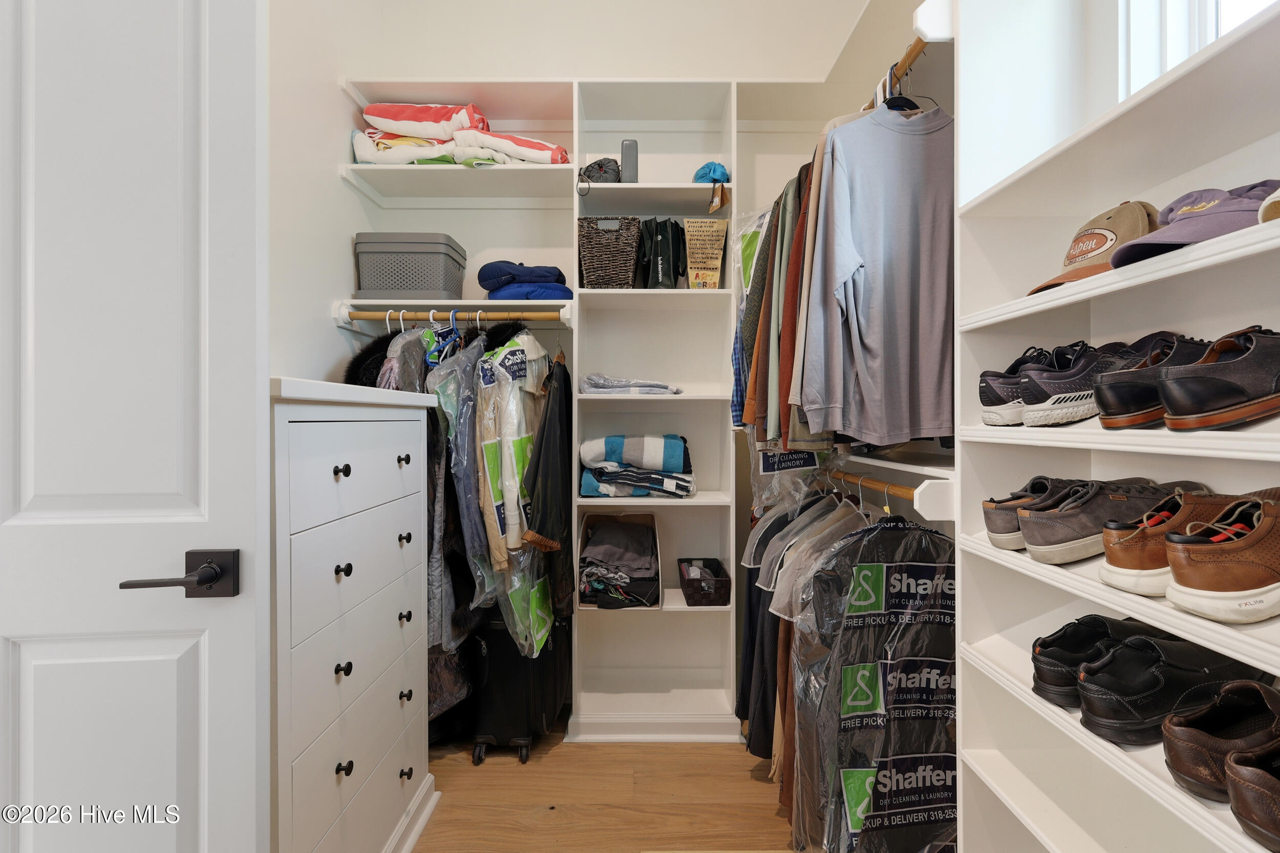 100566937 | Photo 41