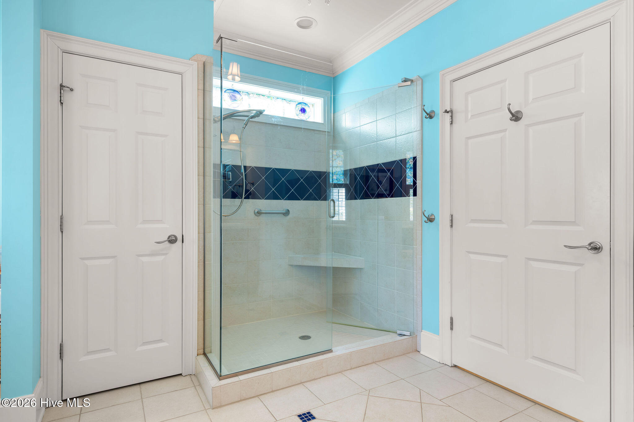 100557018 | Photo 35