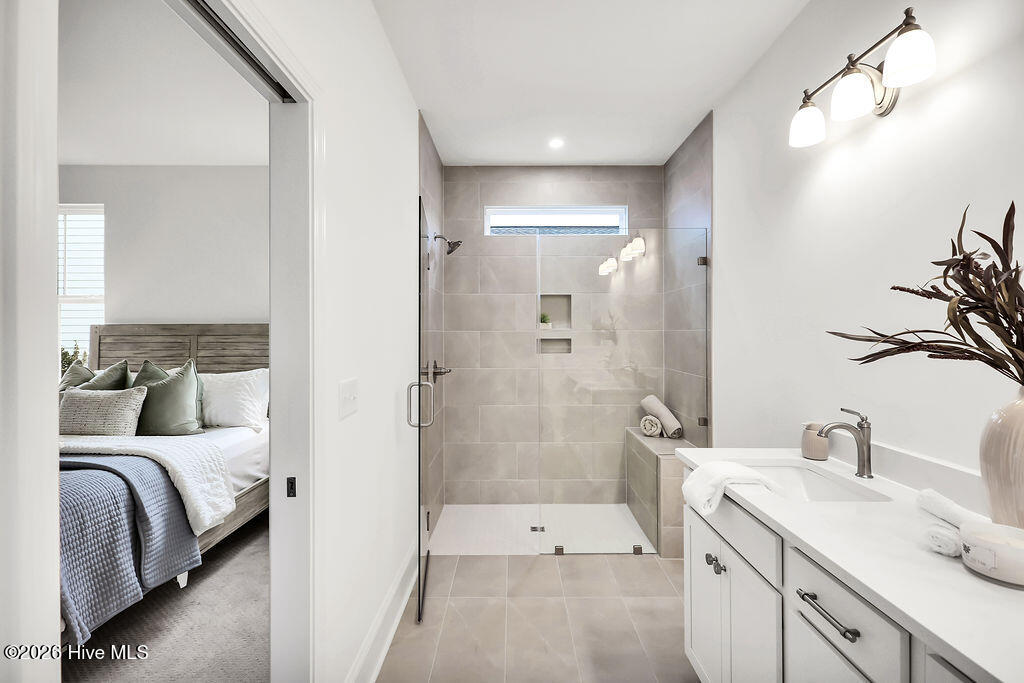 100526072 | Photo 16