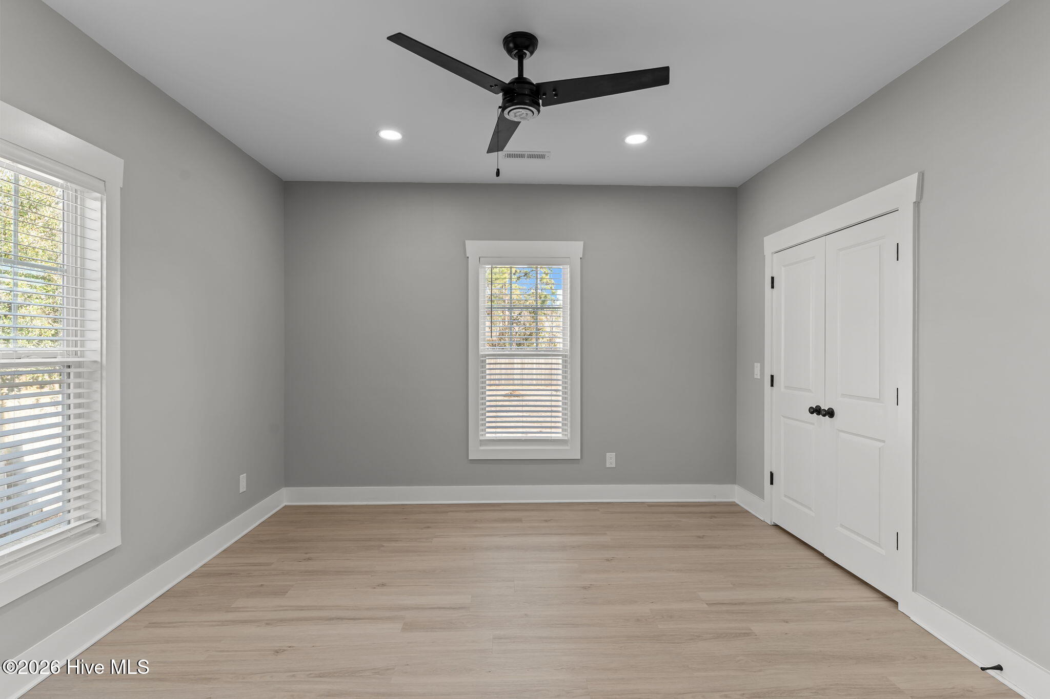 100548399 | Photo 35