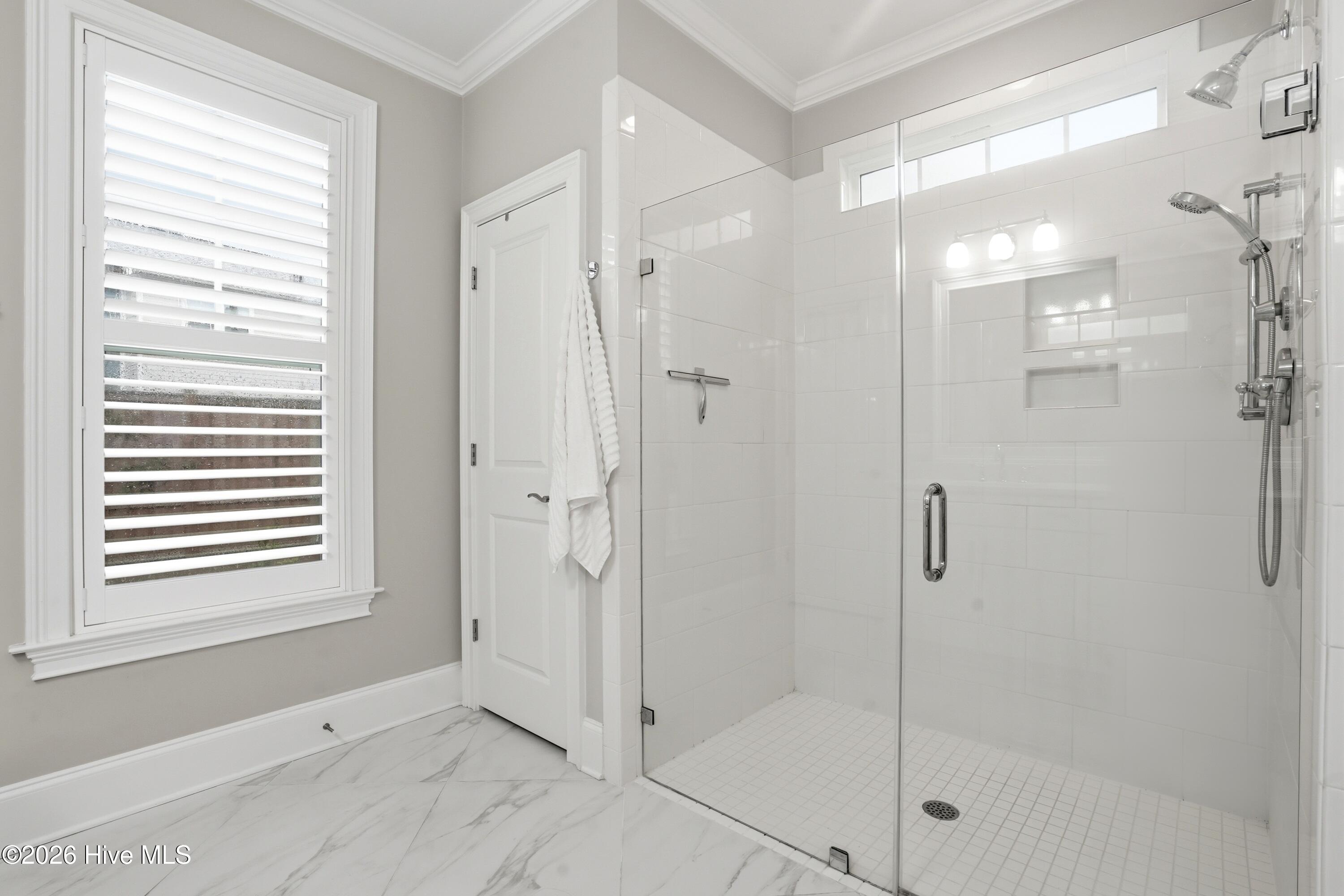 100561469 | Photo 33