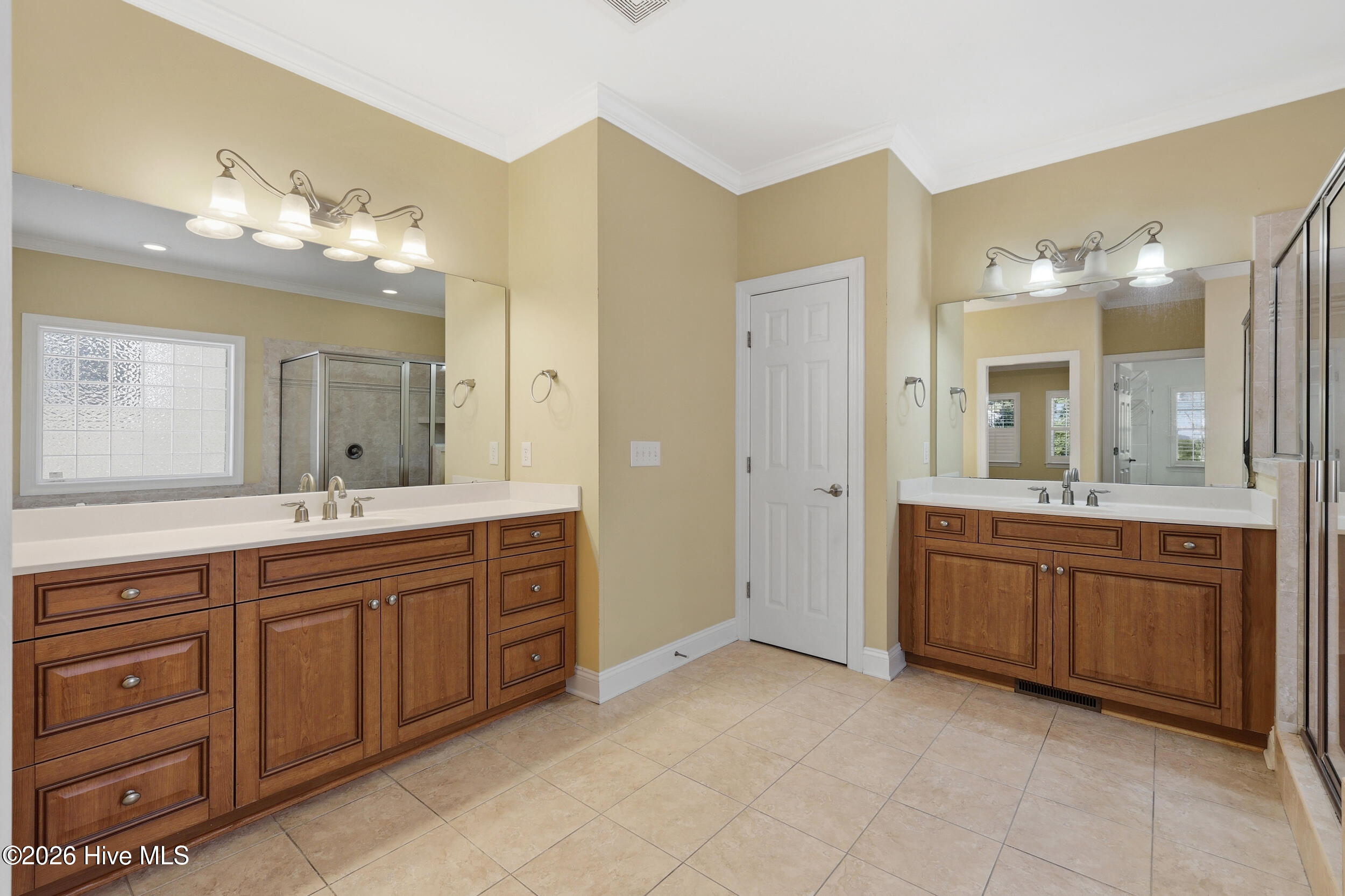 100567096 | Photo 42