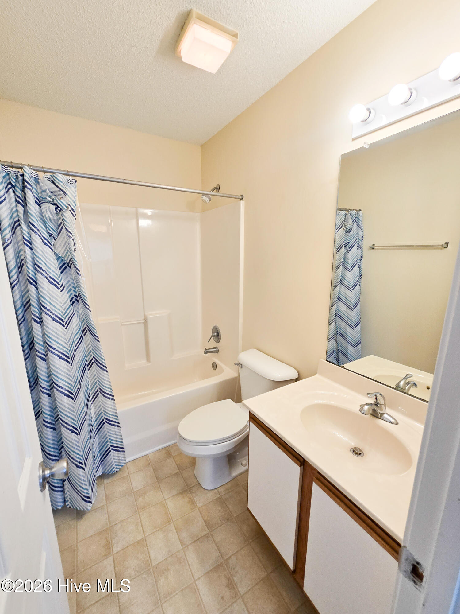 100560763 | Photo 14