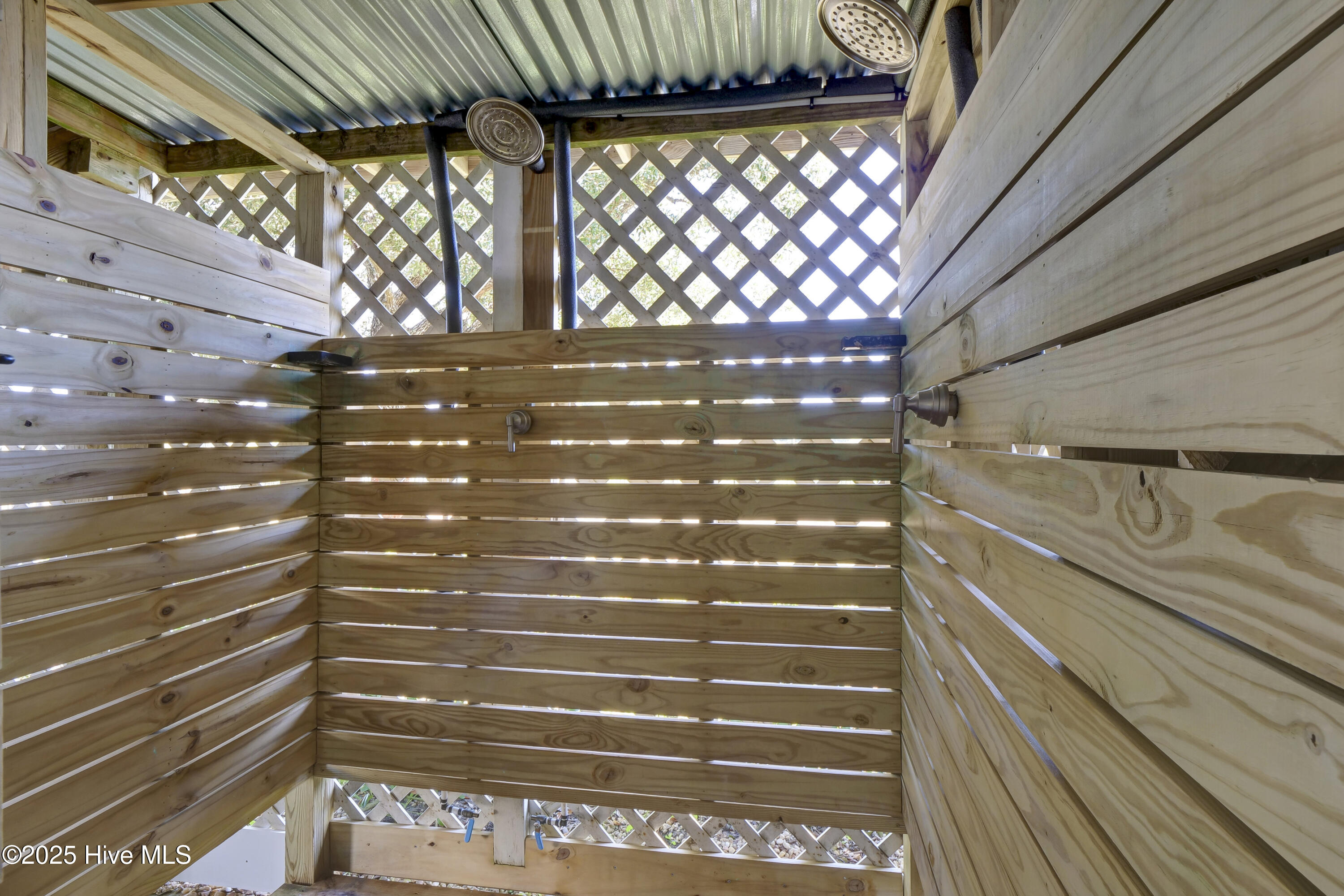 100540889 | Photo 40