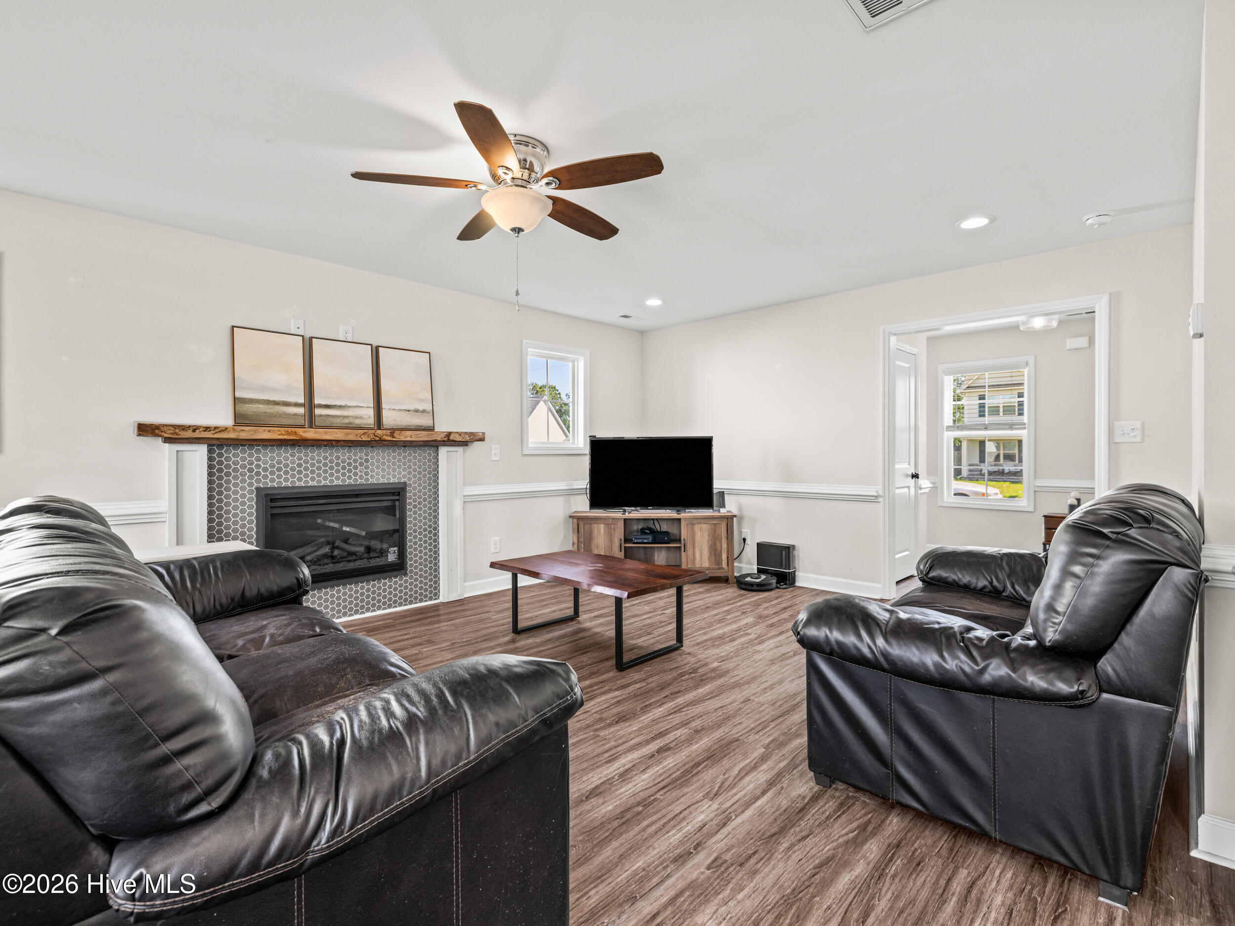 100565211 | Photo 15