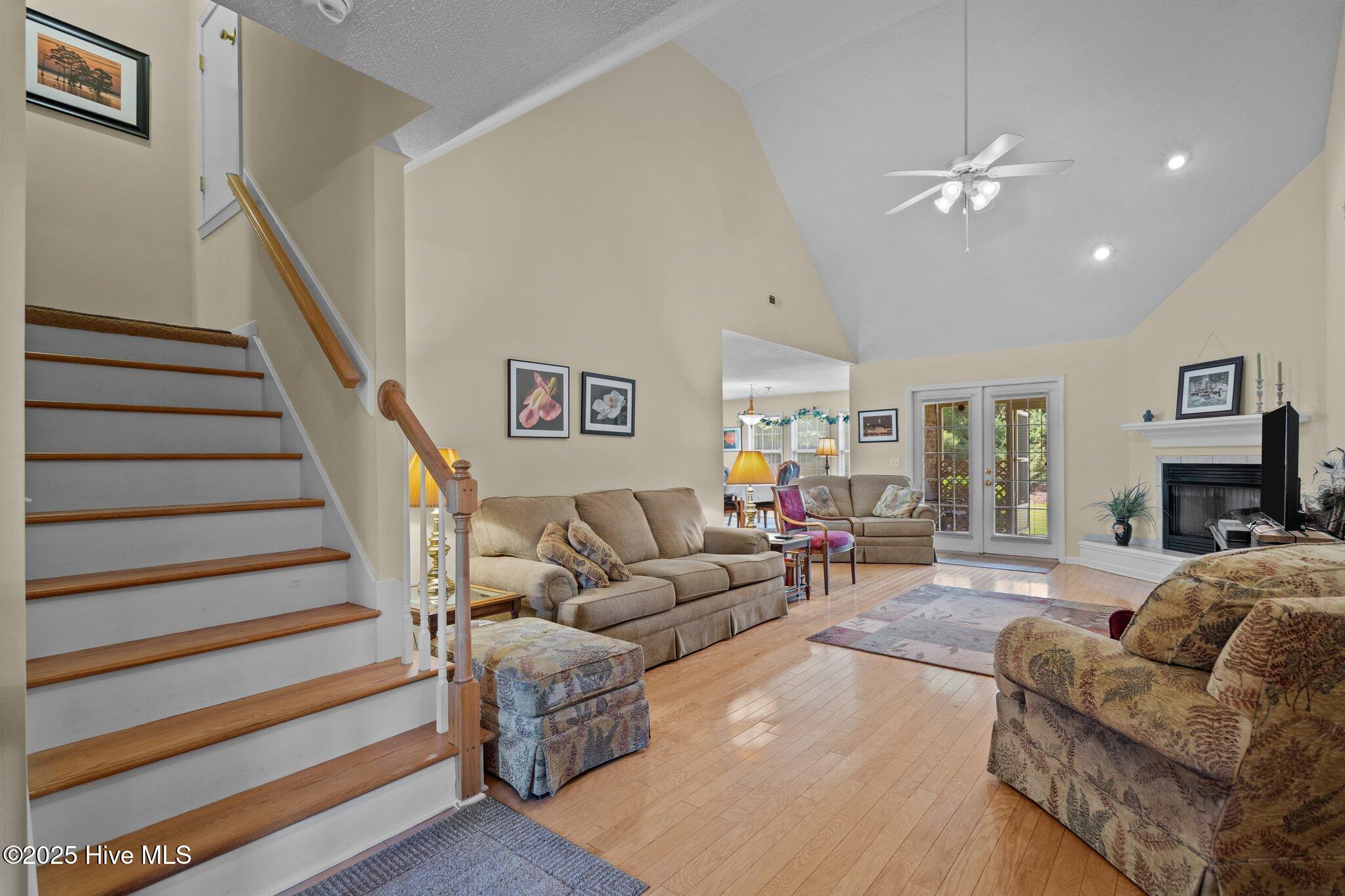 100515832 | Photo 21