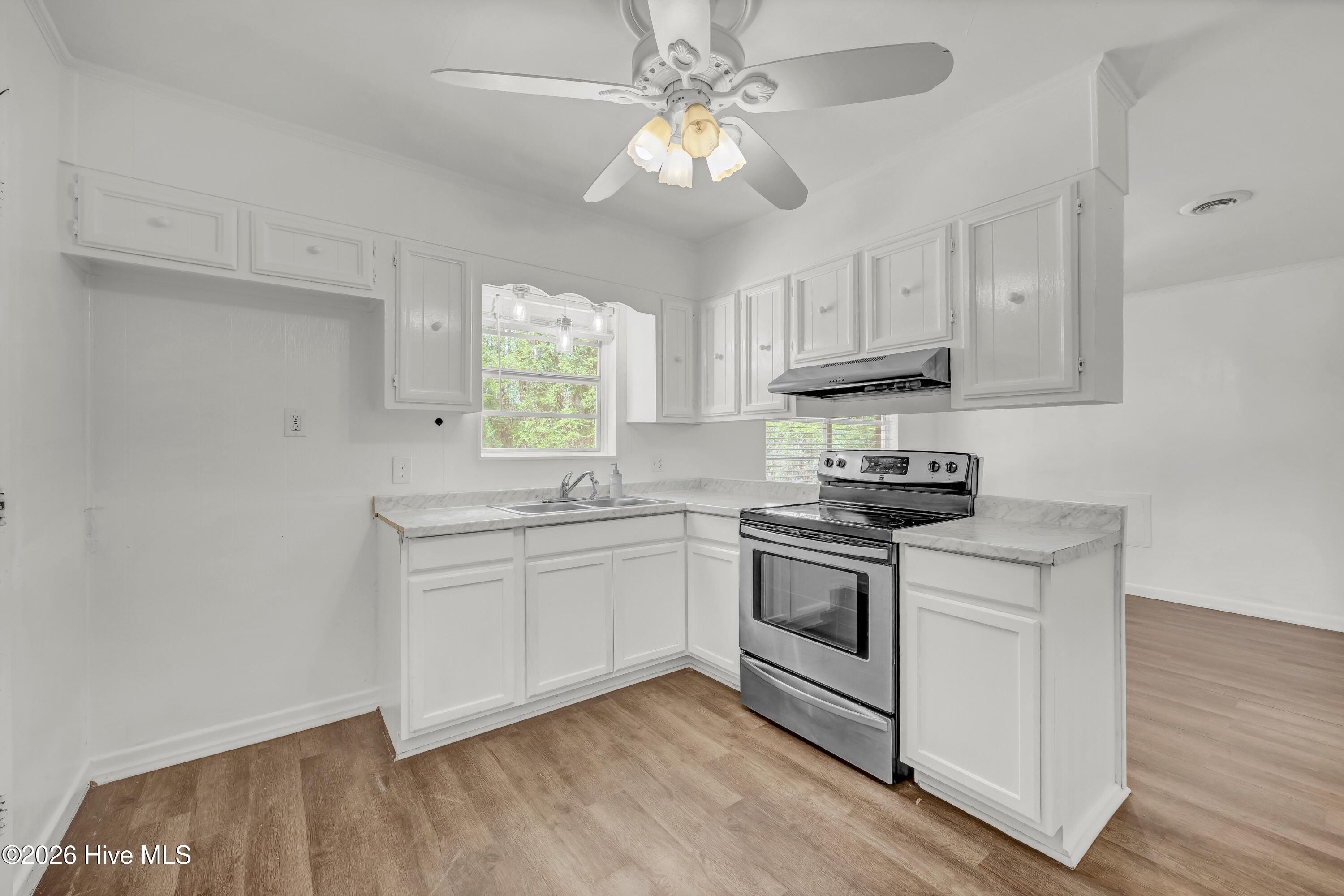 100566931 | Photo 19