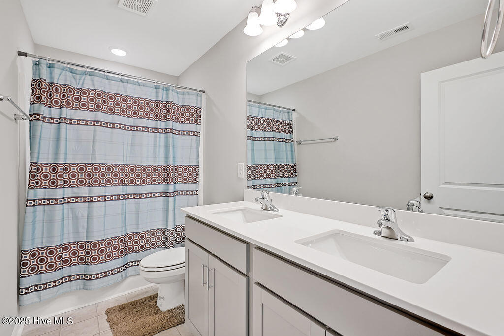 100563599 | Photo 51