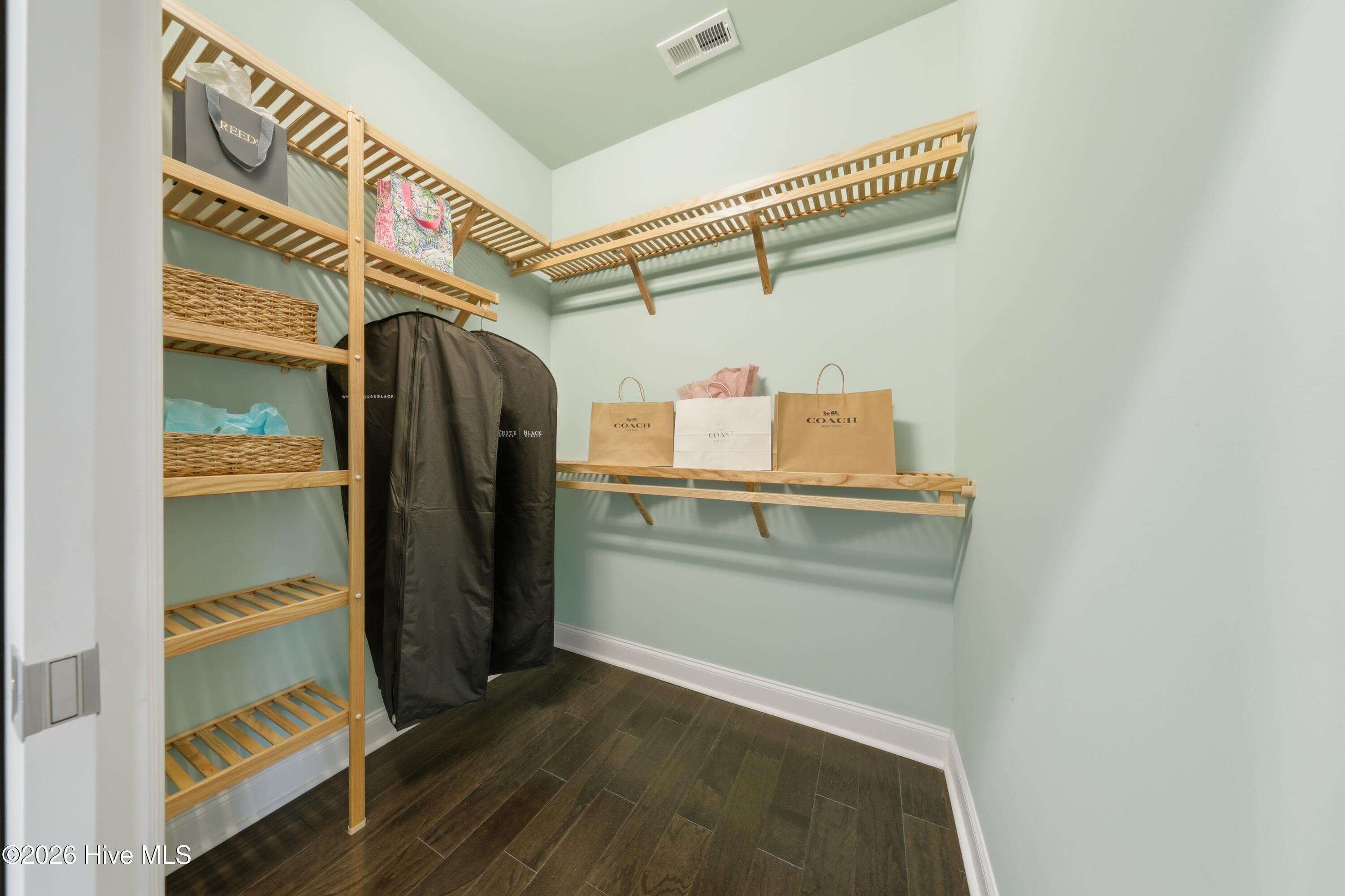 100558541 | Photo 46