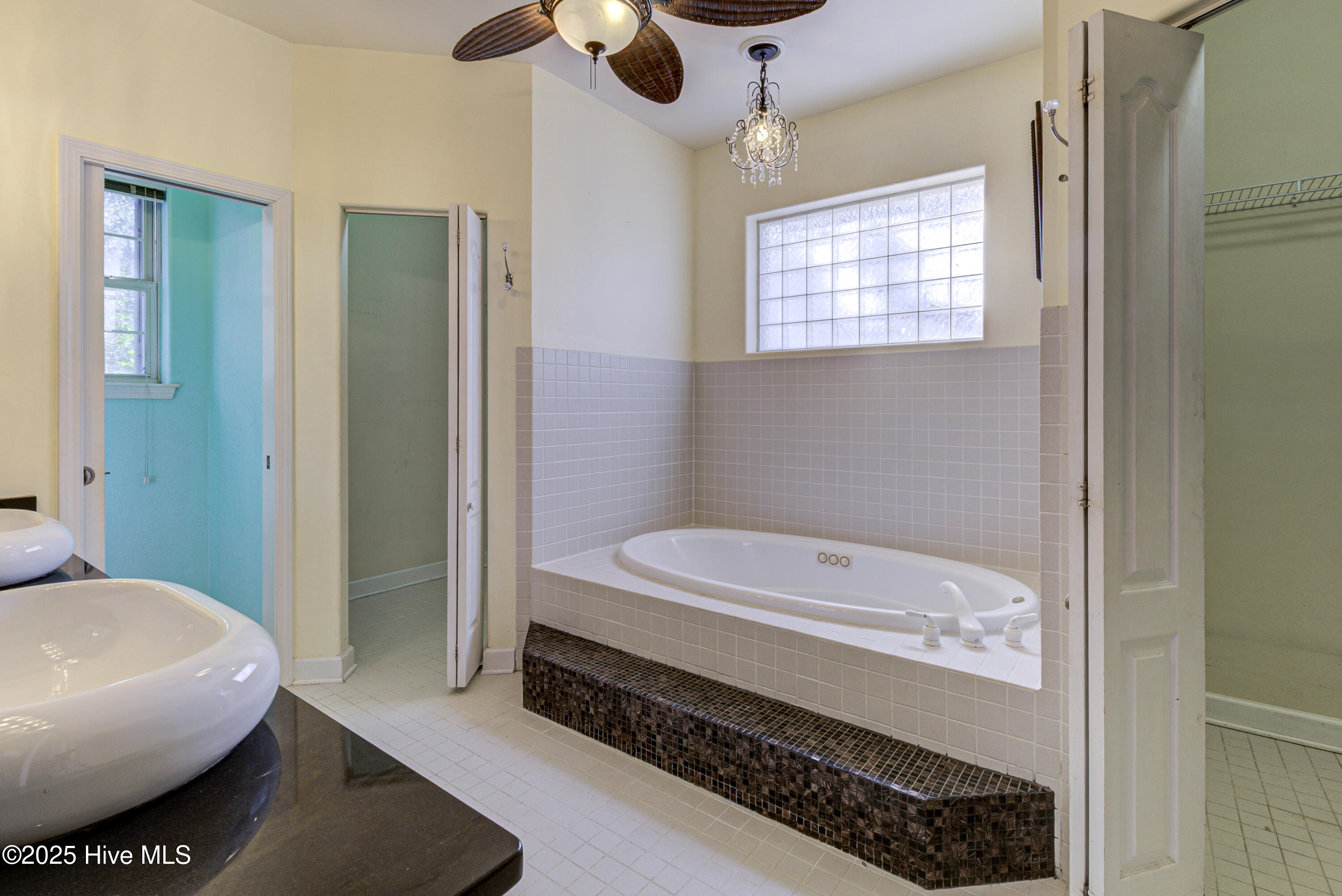 100490951 | Photo 17