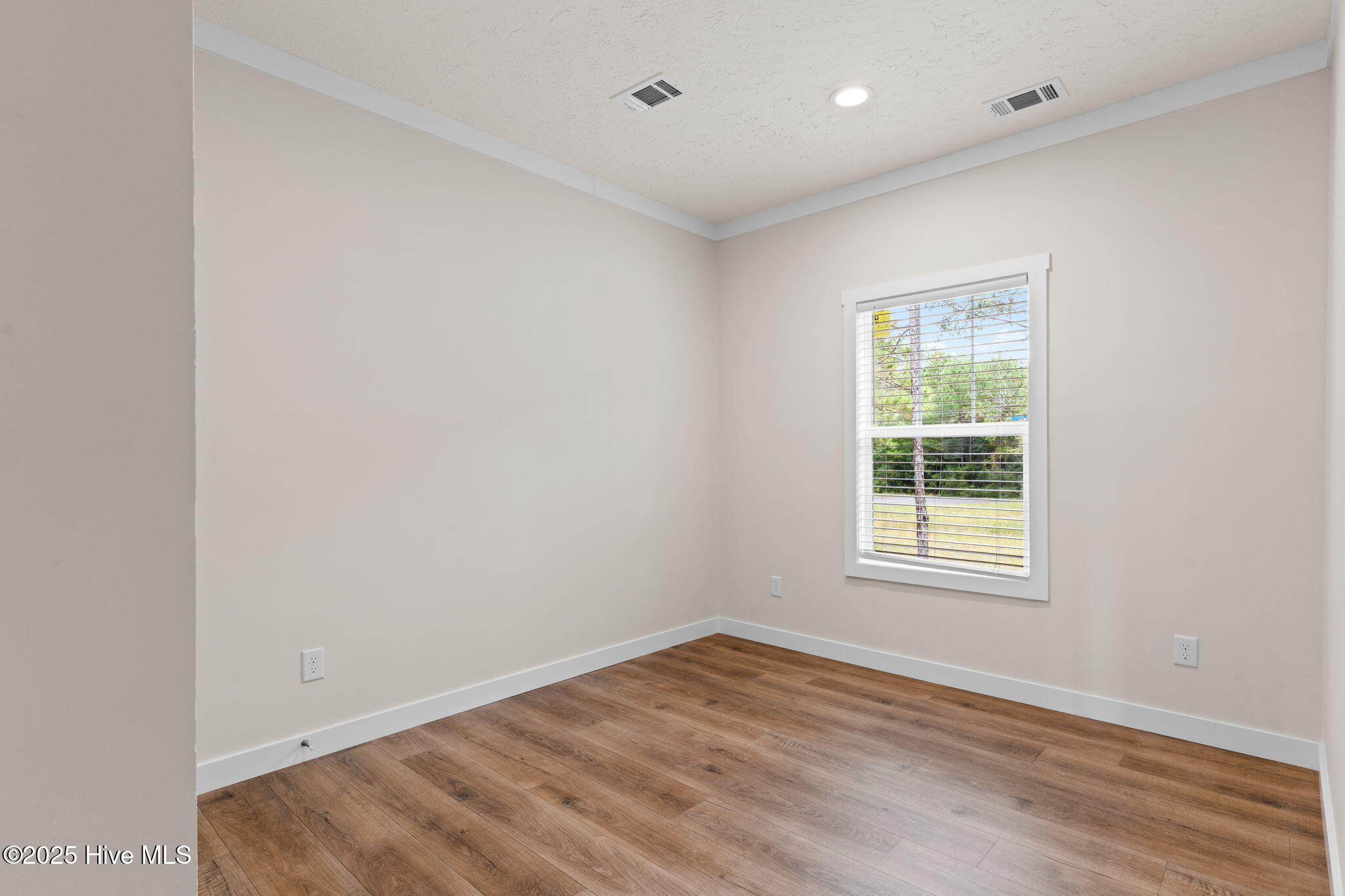 100558288 | Photo 26