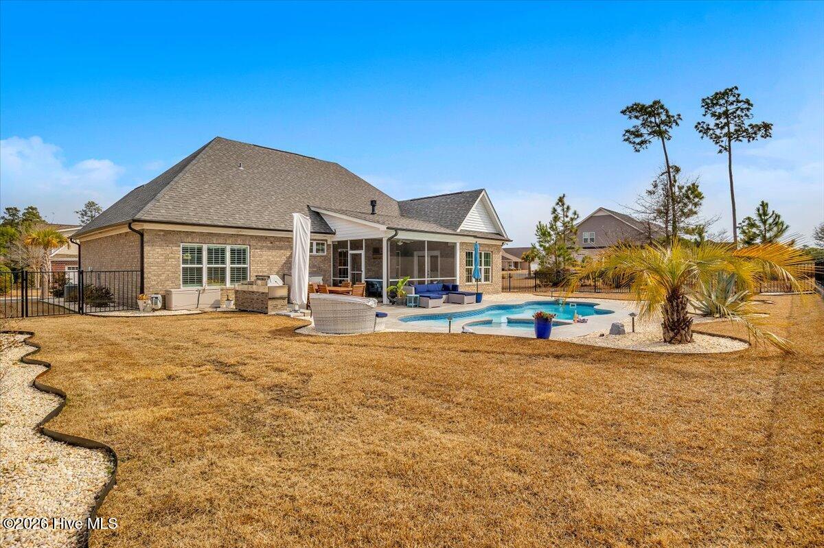 100556210 | Photo 58