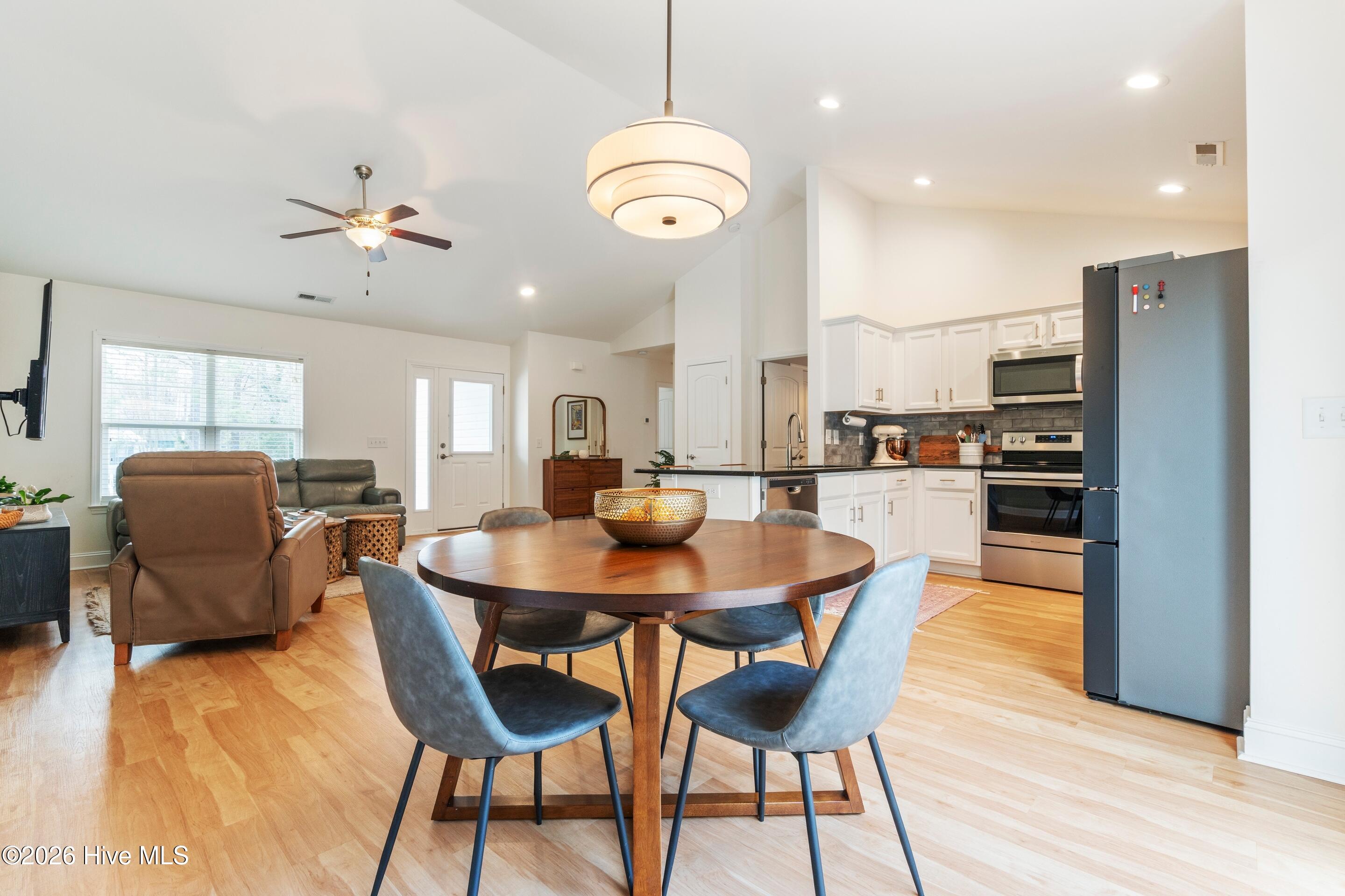 100549435 | Photo 13