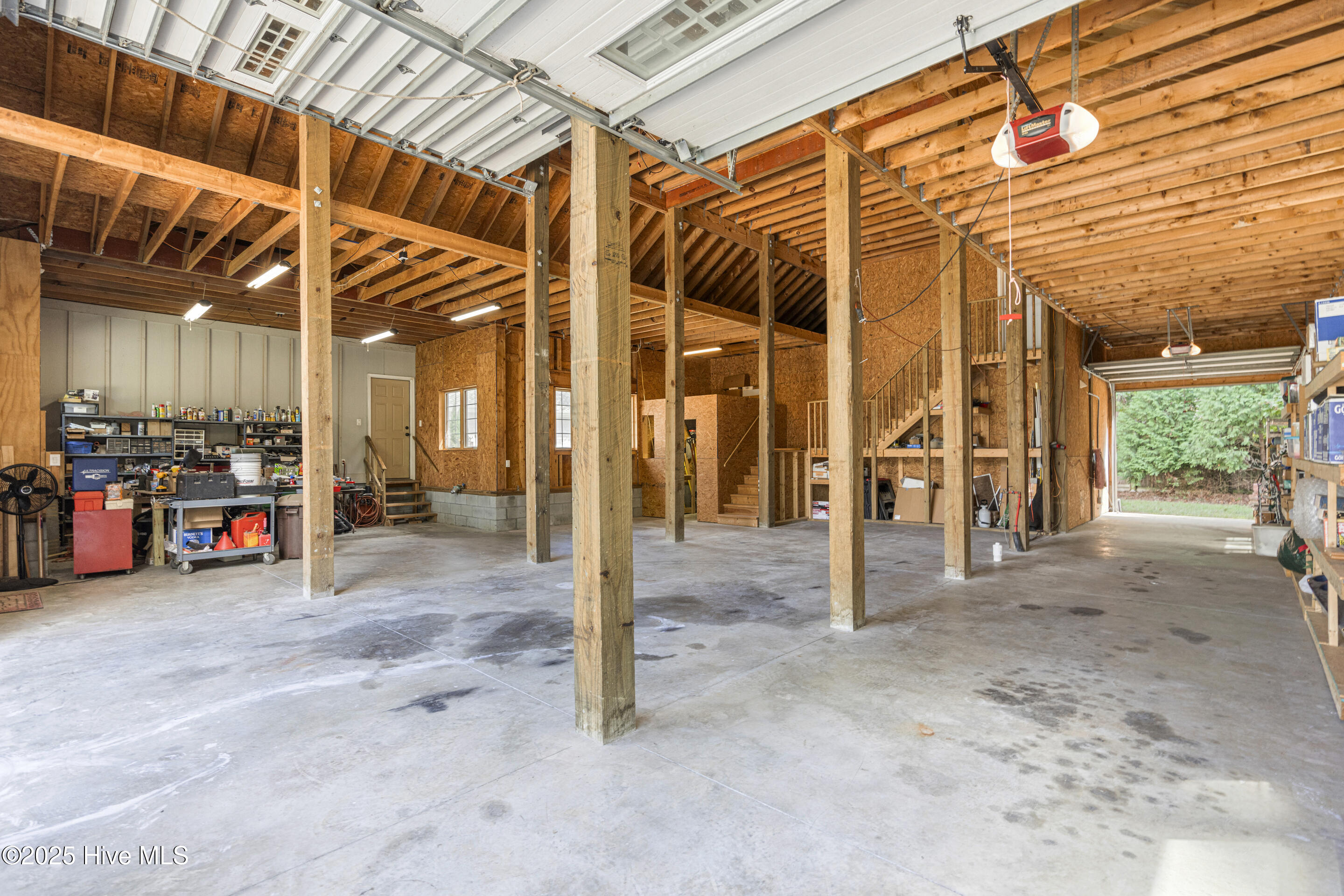 100503346 | Photo 79