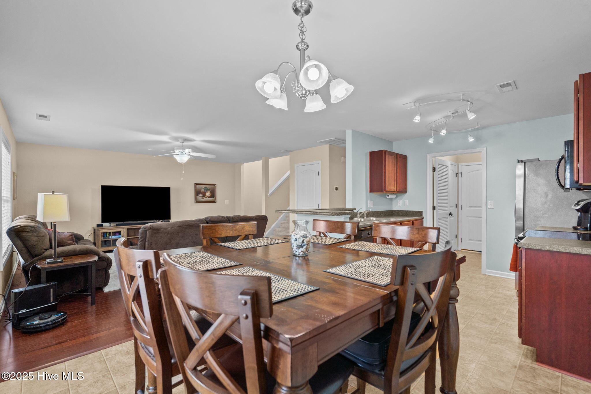 100544048 | Photo 18