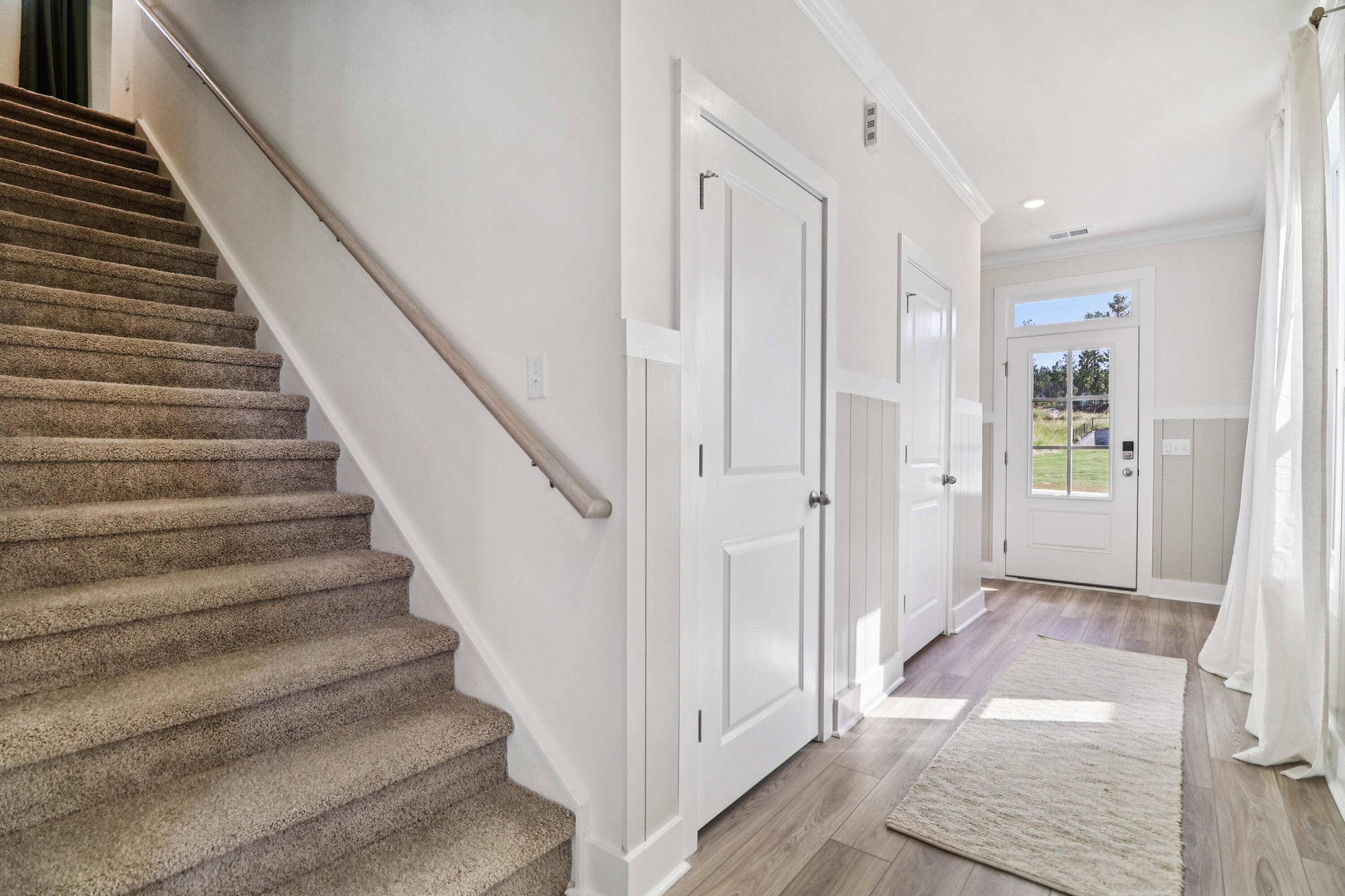 Photo of Model -Options and colors may vary.