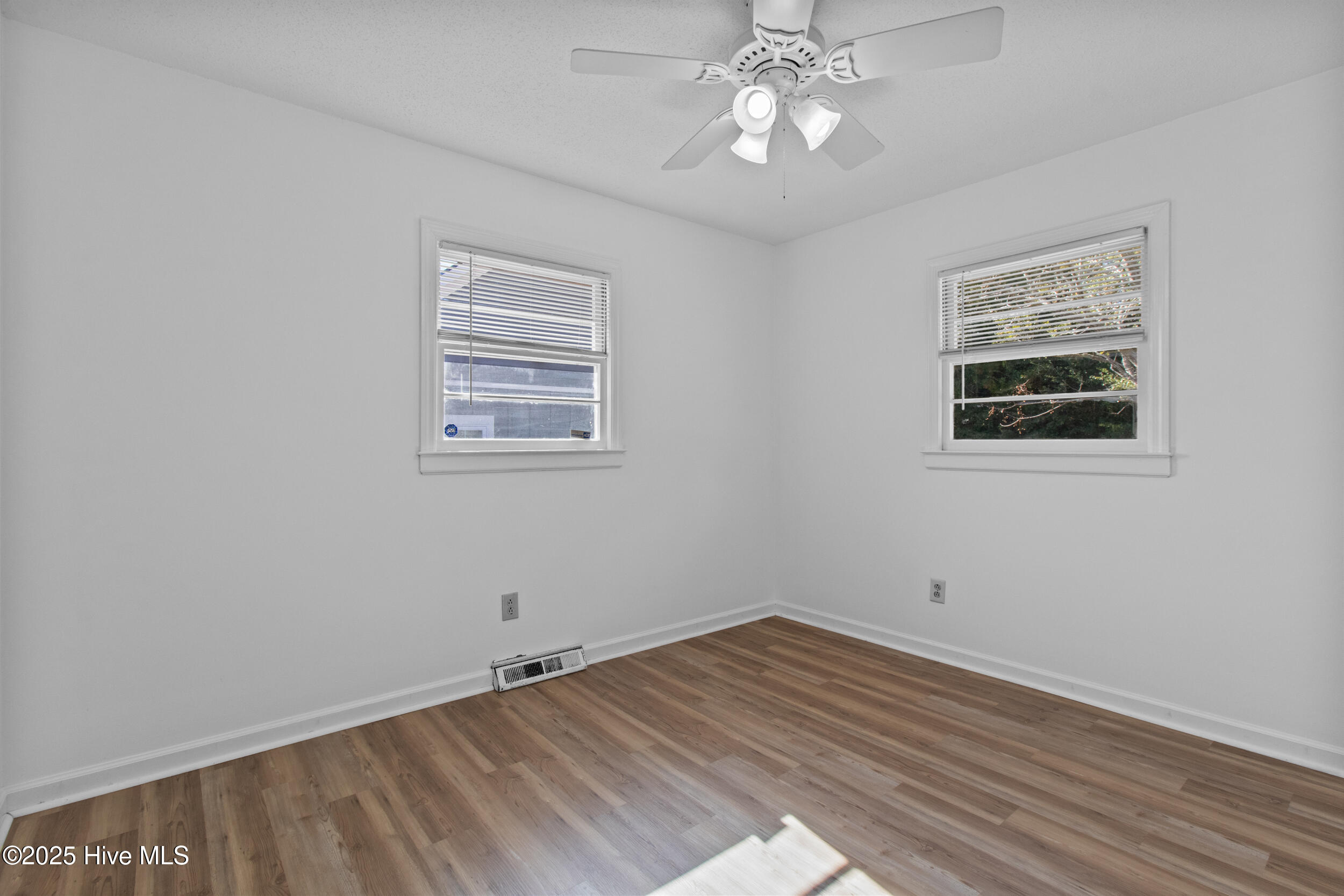 100541080 | Photo 15