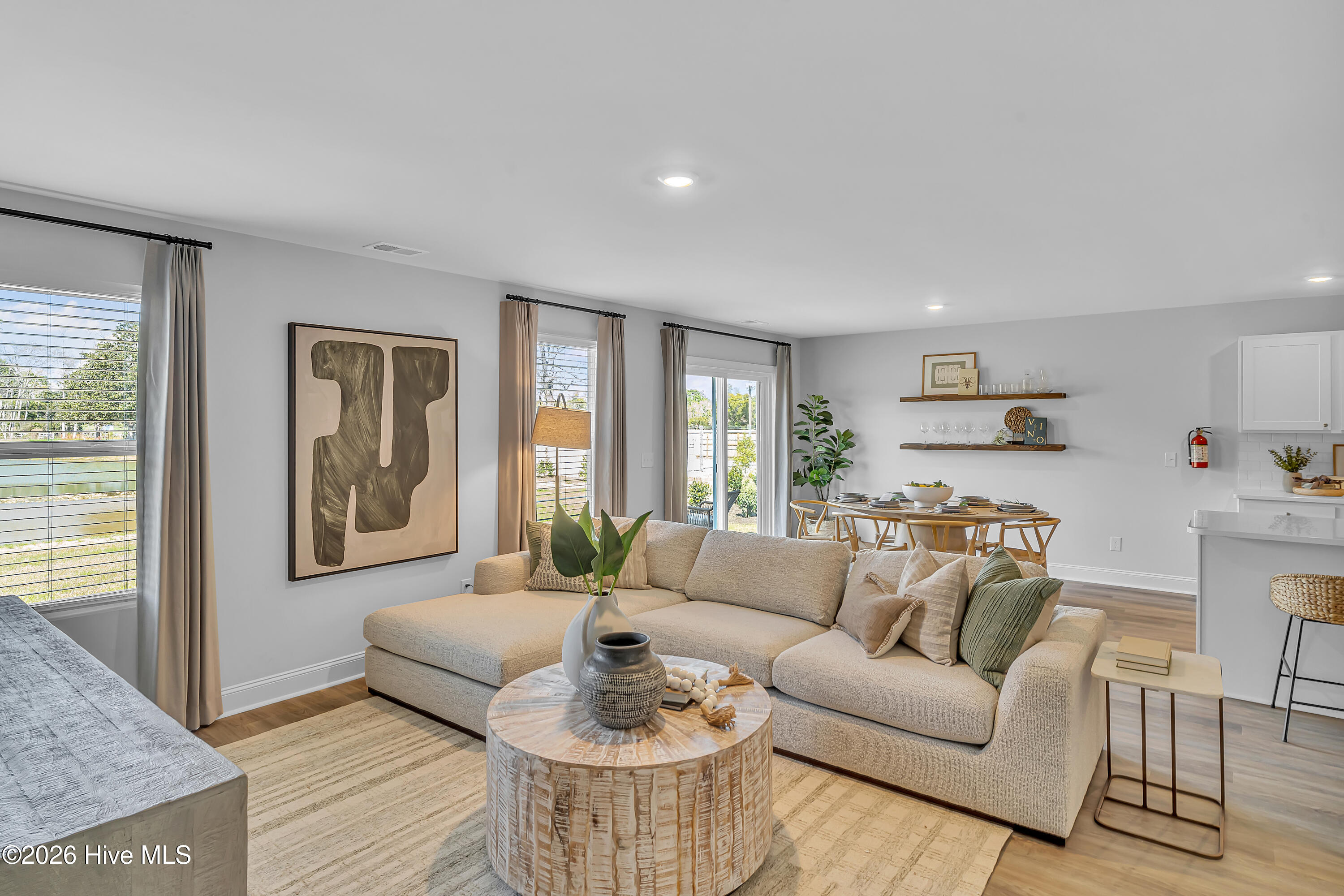 100557679 | Photo 17