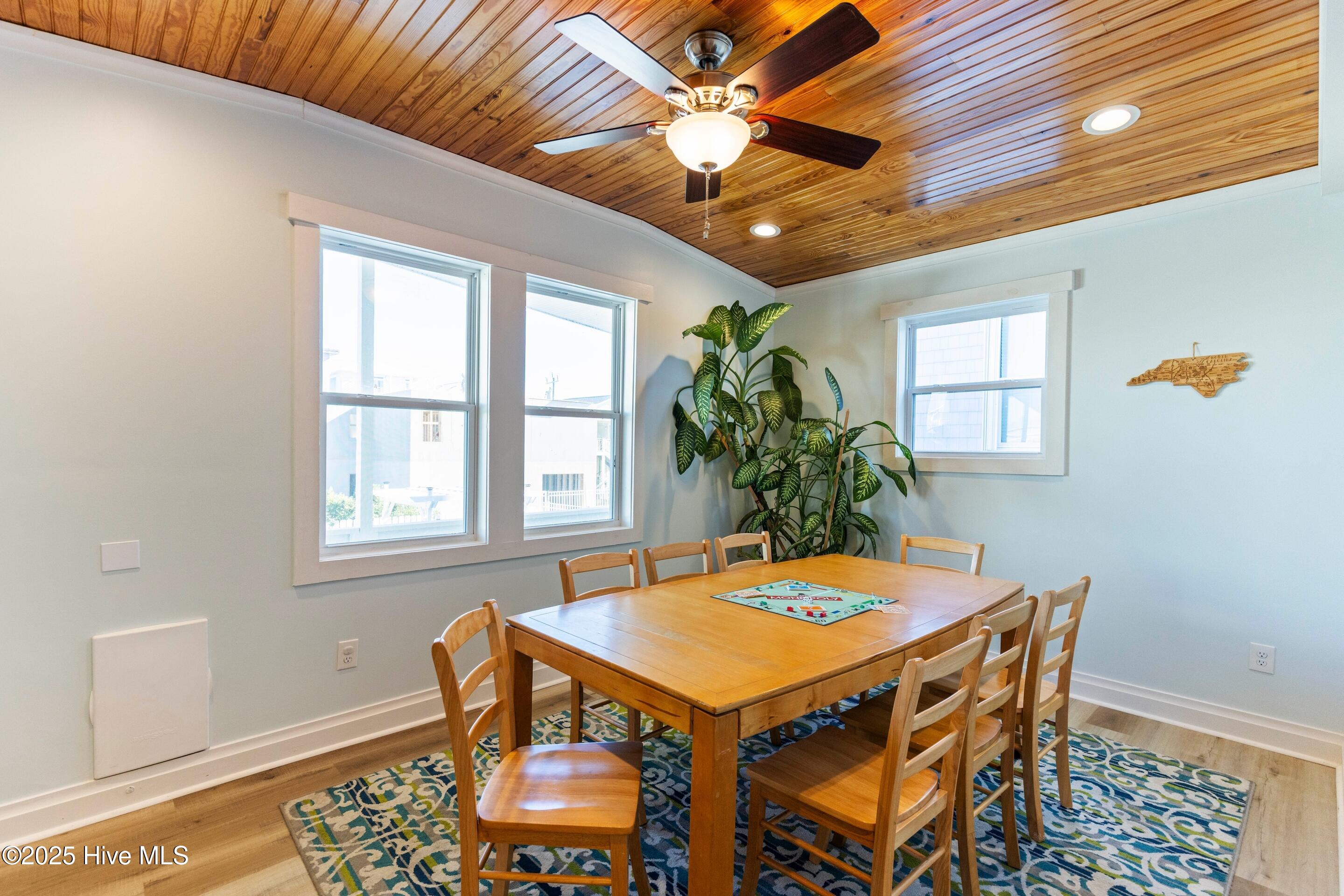 100567427 | Photo 32