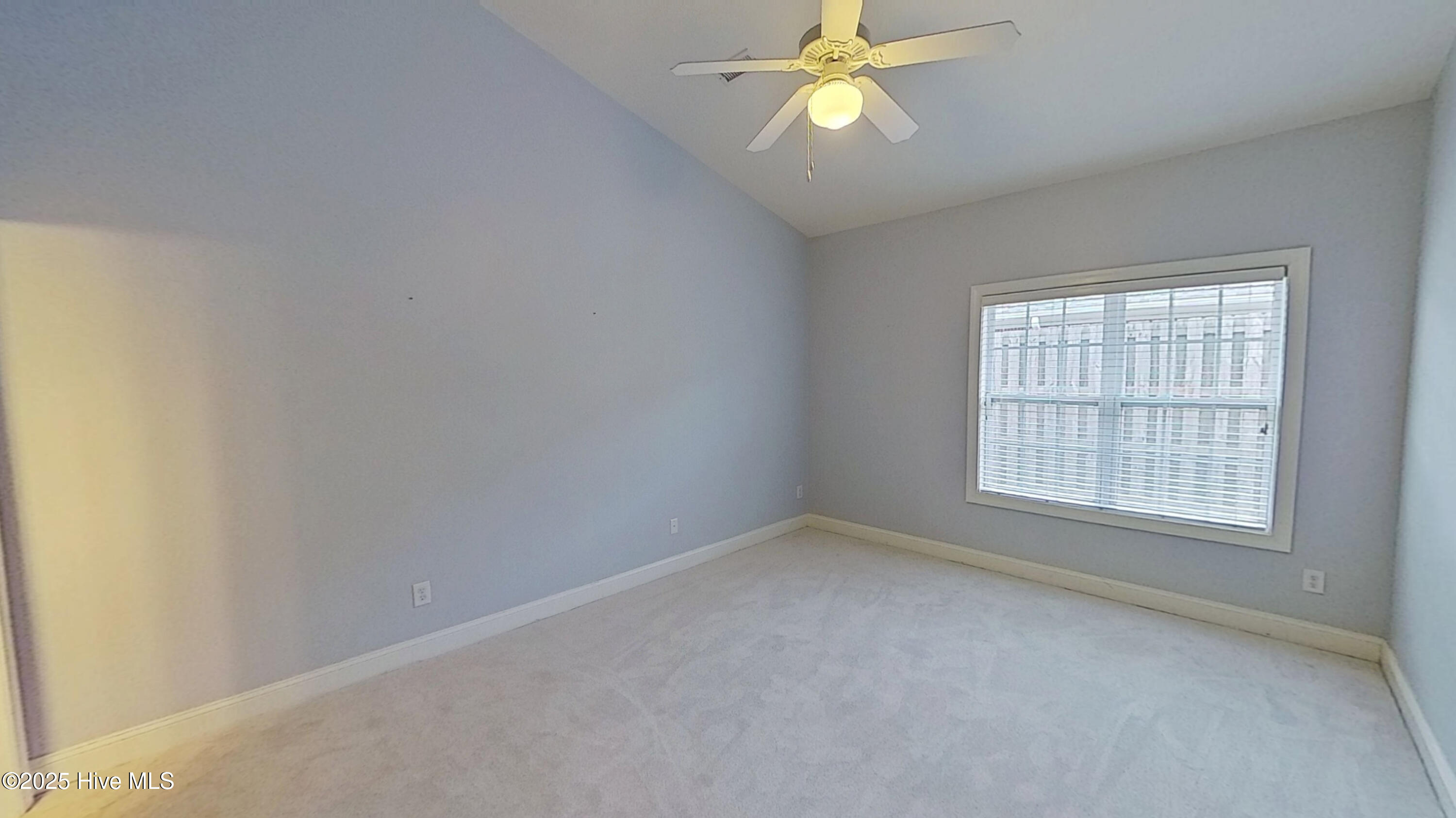 100544480 | Photo 11