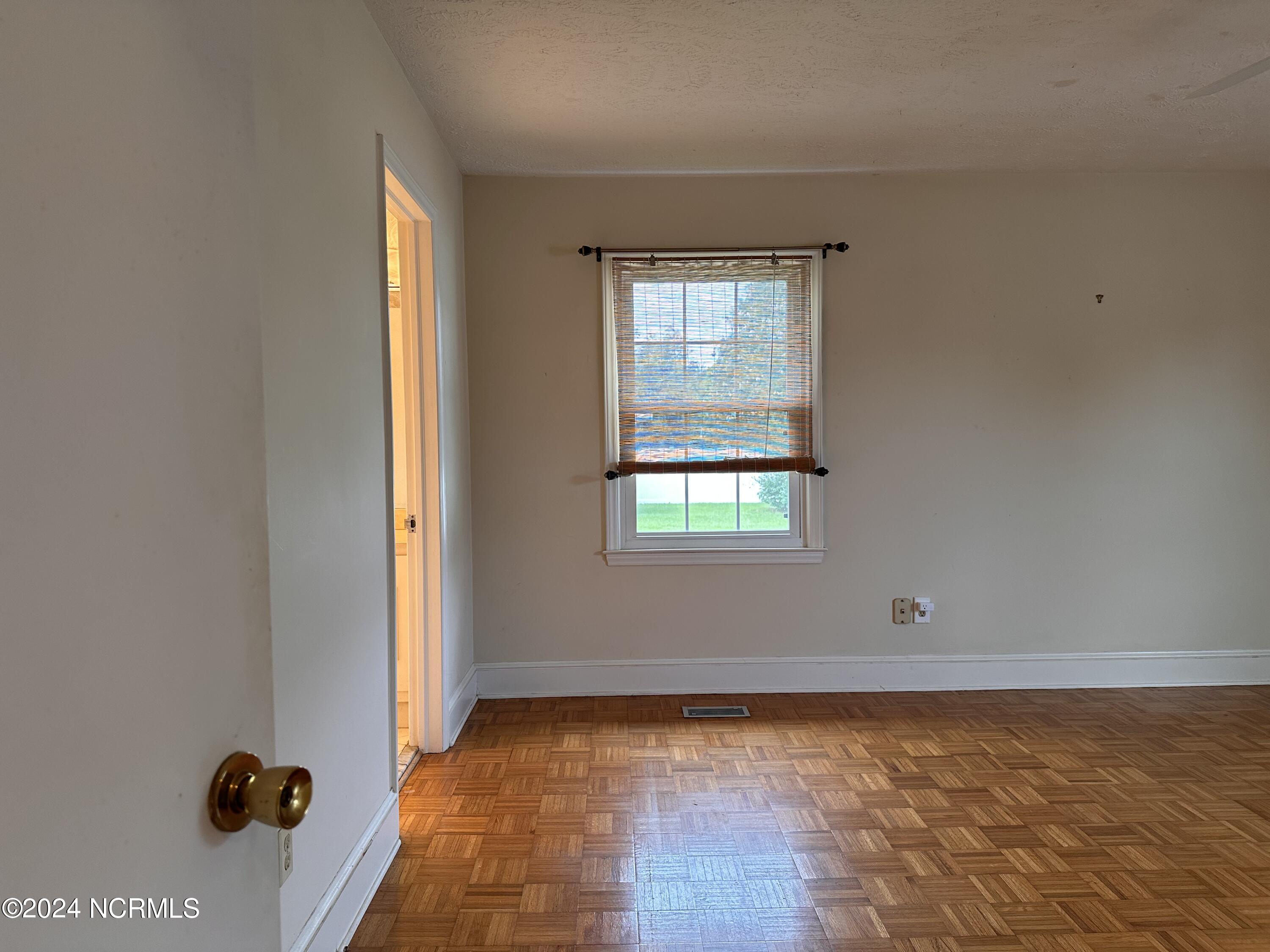 100466276 | Photo 34