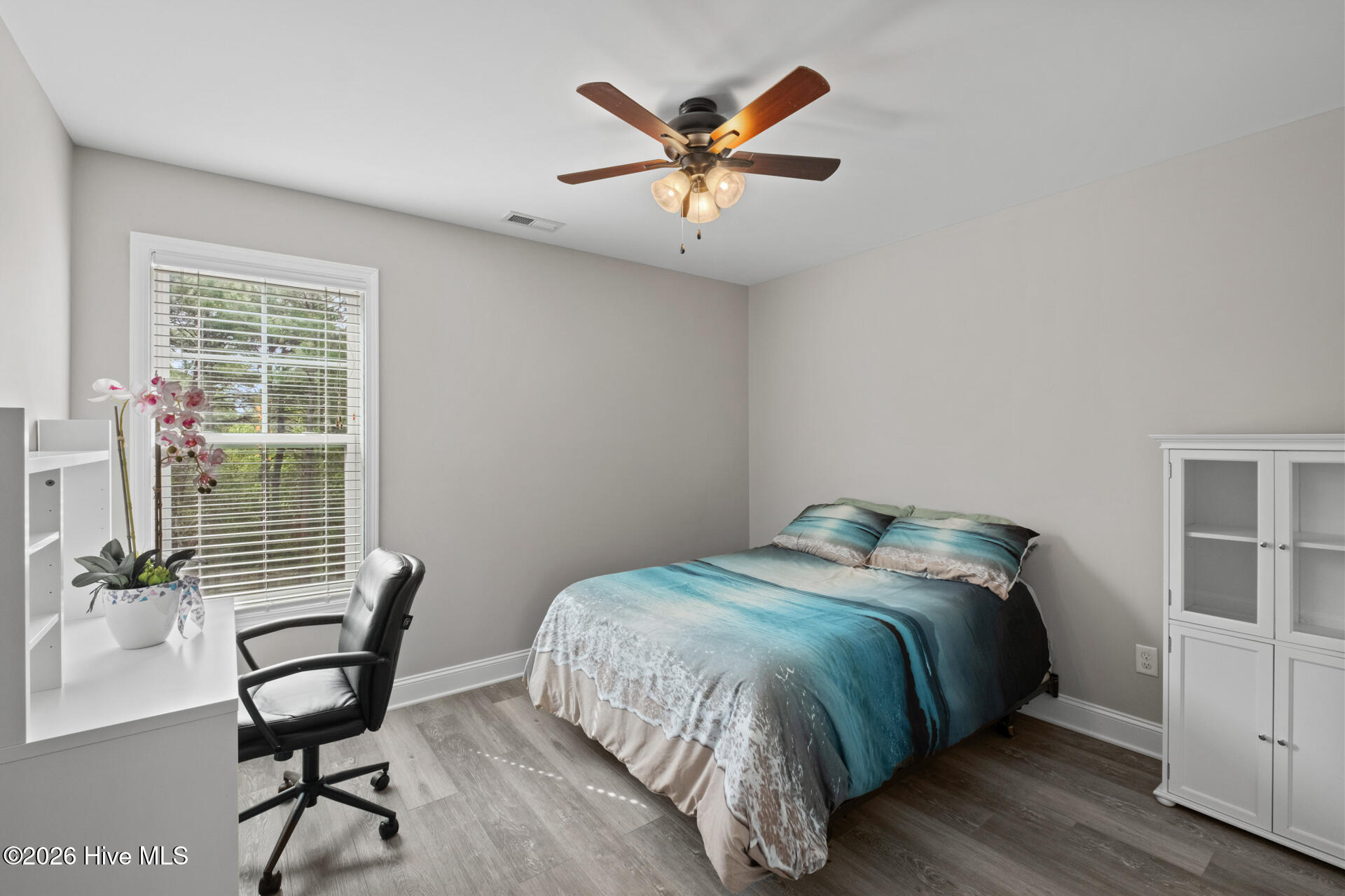 100566608 | Photo 24