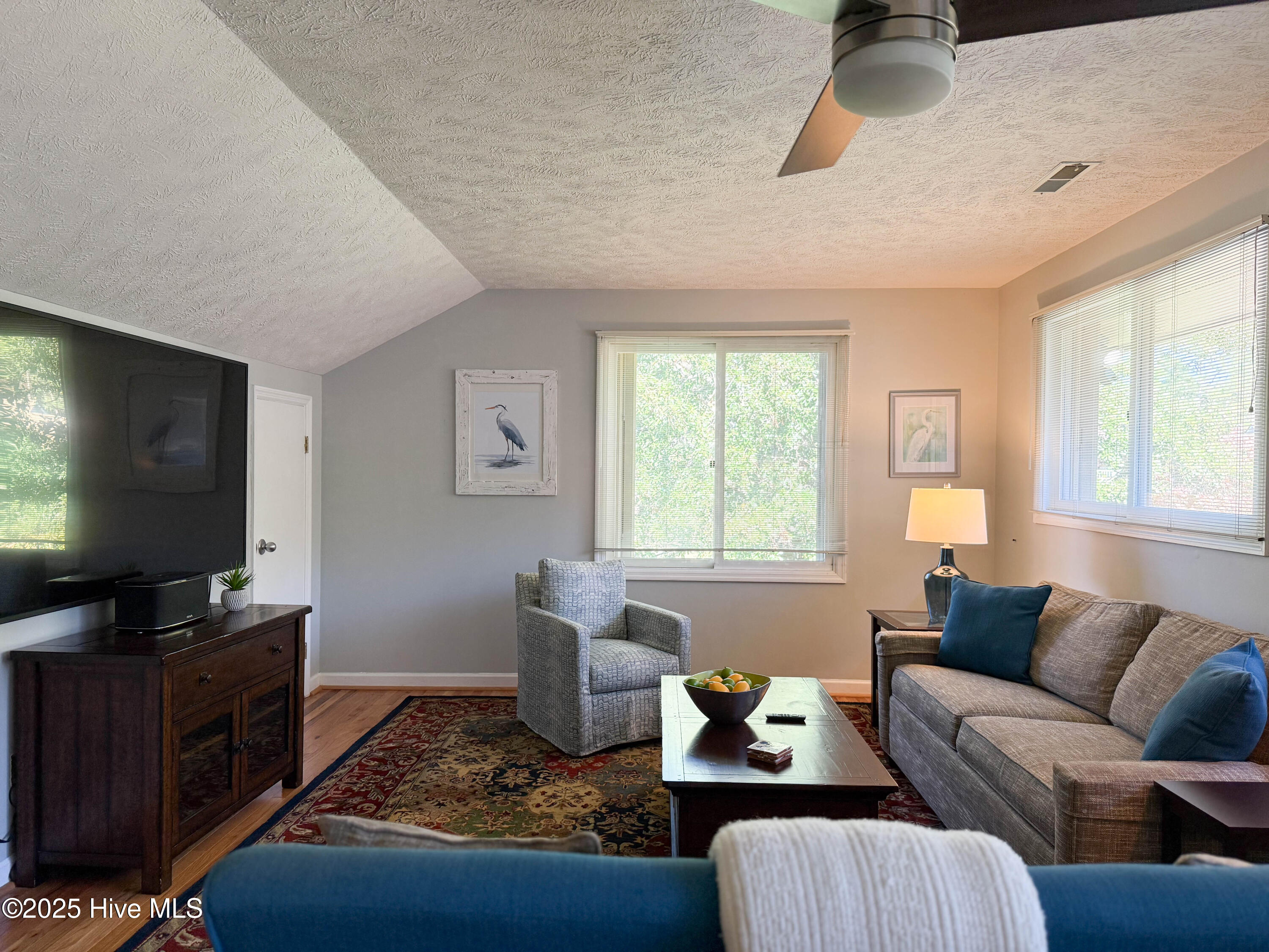 100538841 | Photo 53