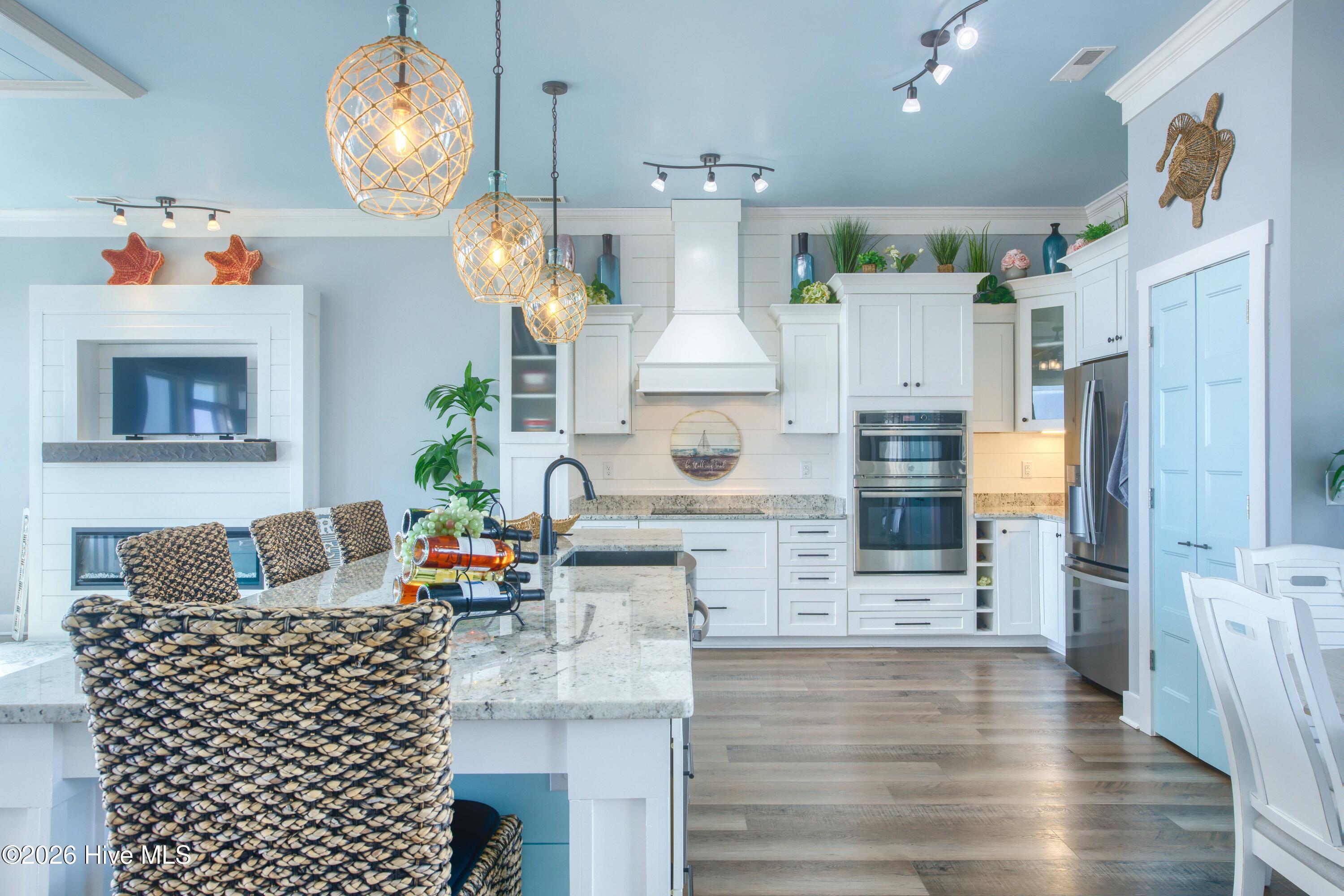 100559863 | Photo 11