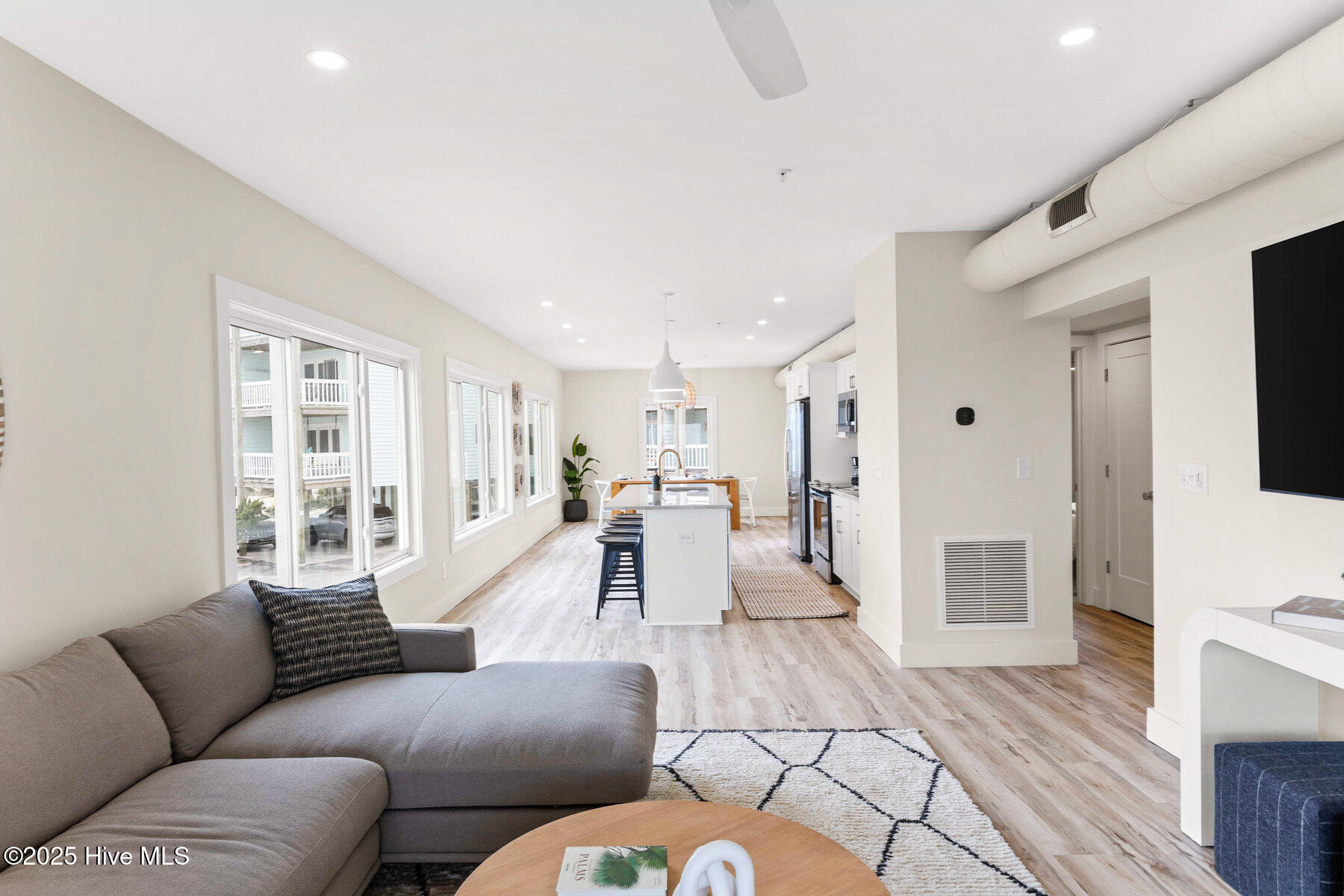 100523204 | Photo 16