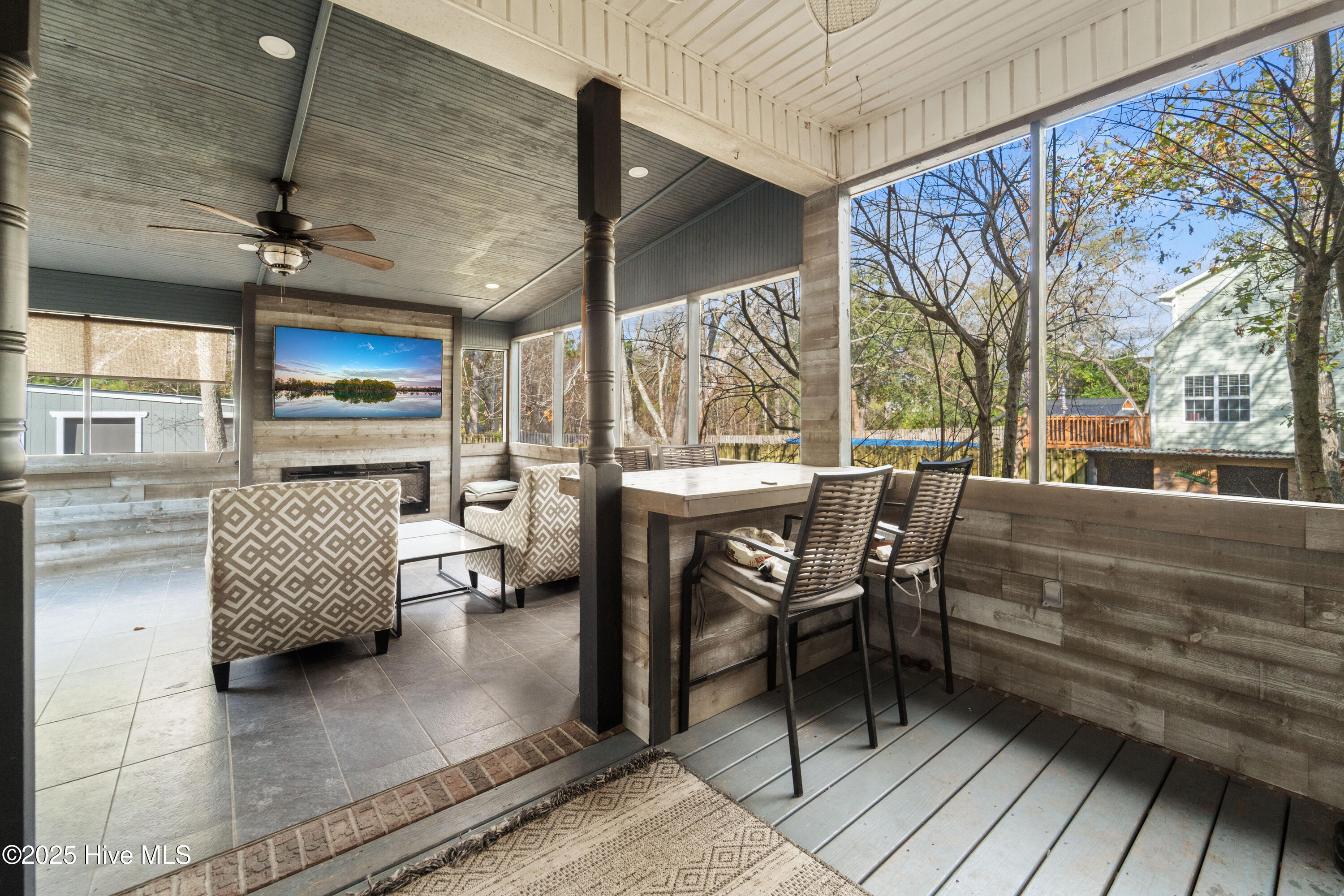 100544127 | Photo 63