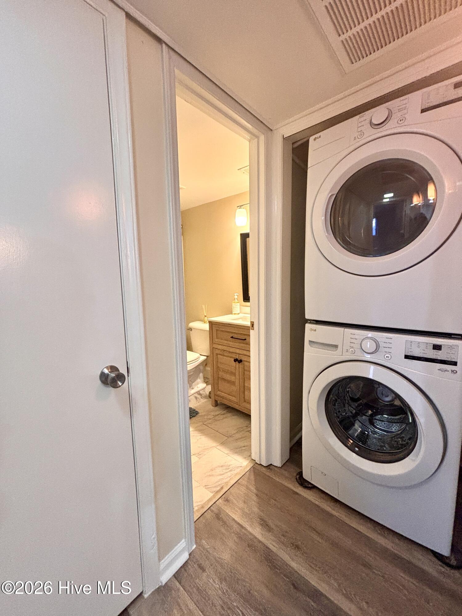 100552921 | Photo 14