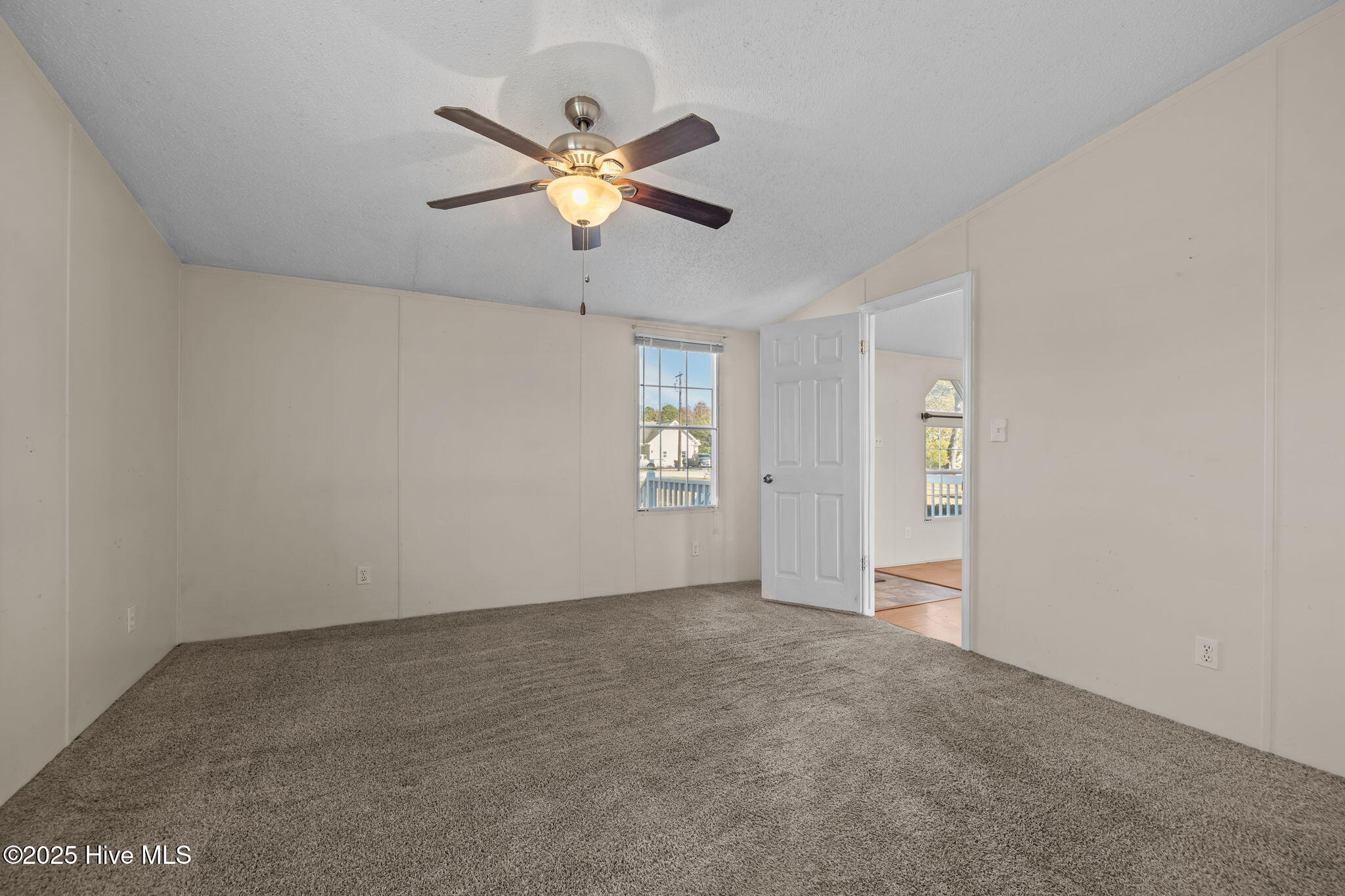 100540304 | Photo 39