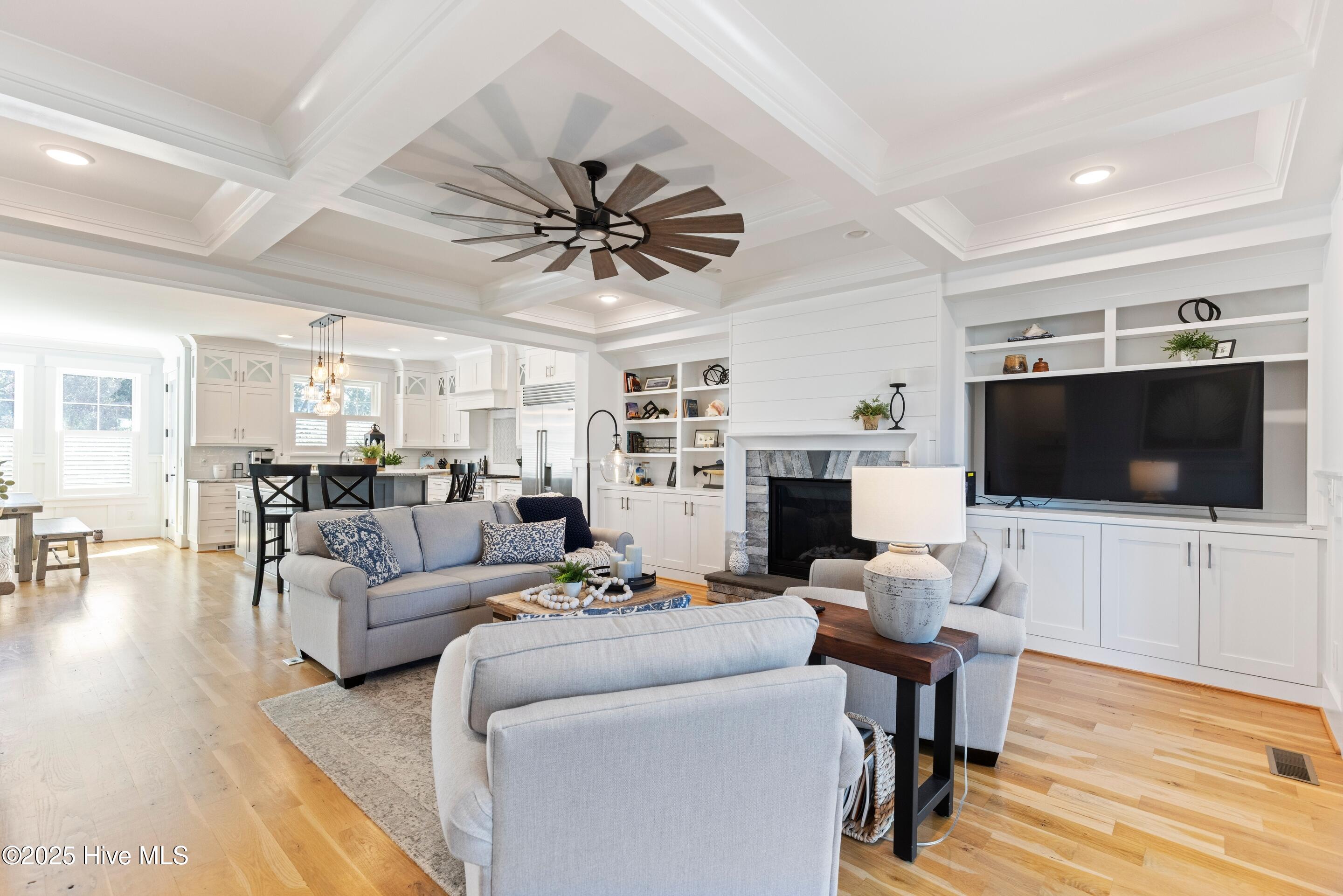 100540413 | Photo 13