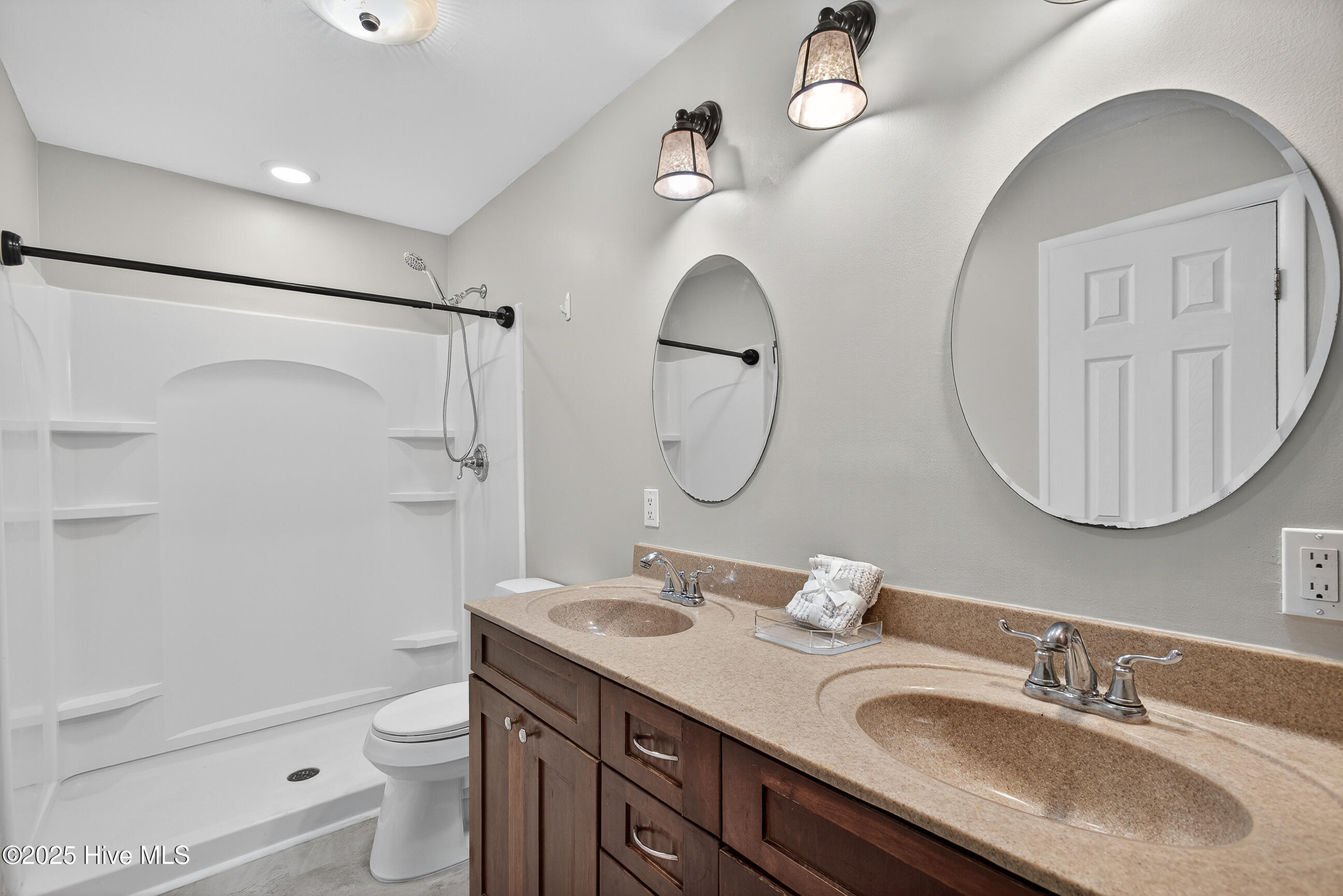 100531663 | Photo 23