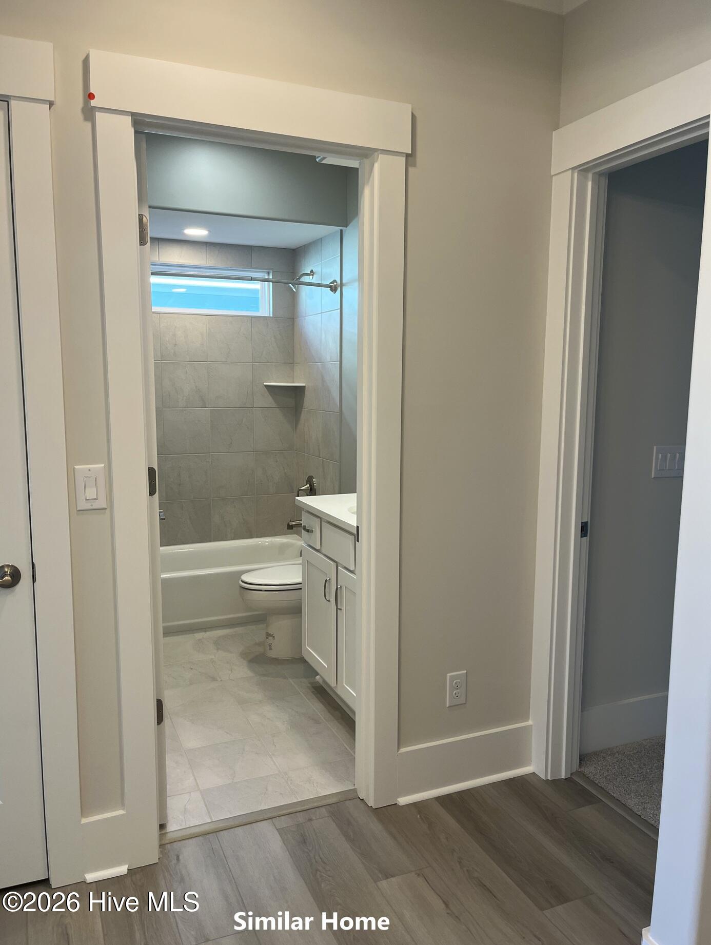 100553760 | Photo 18