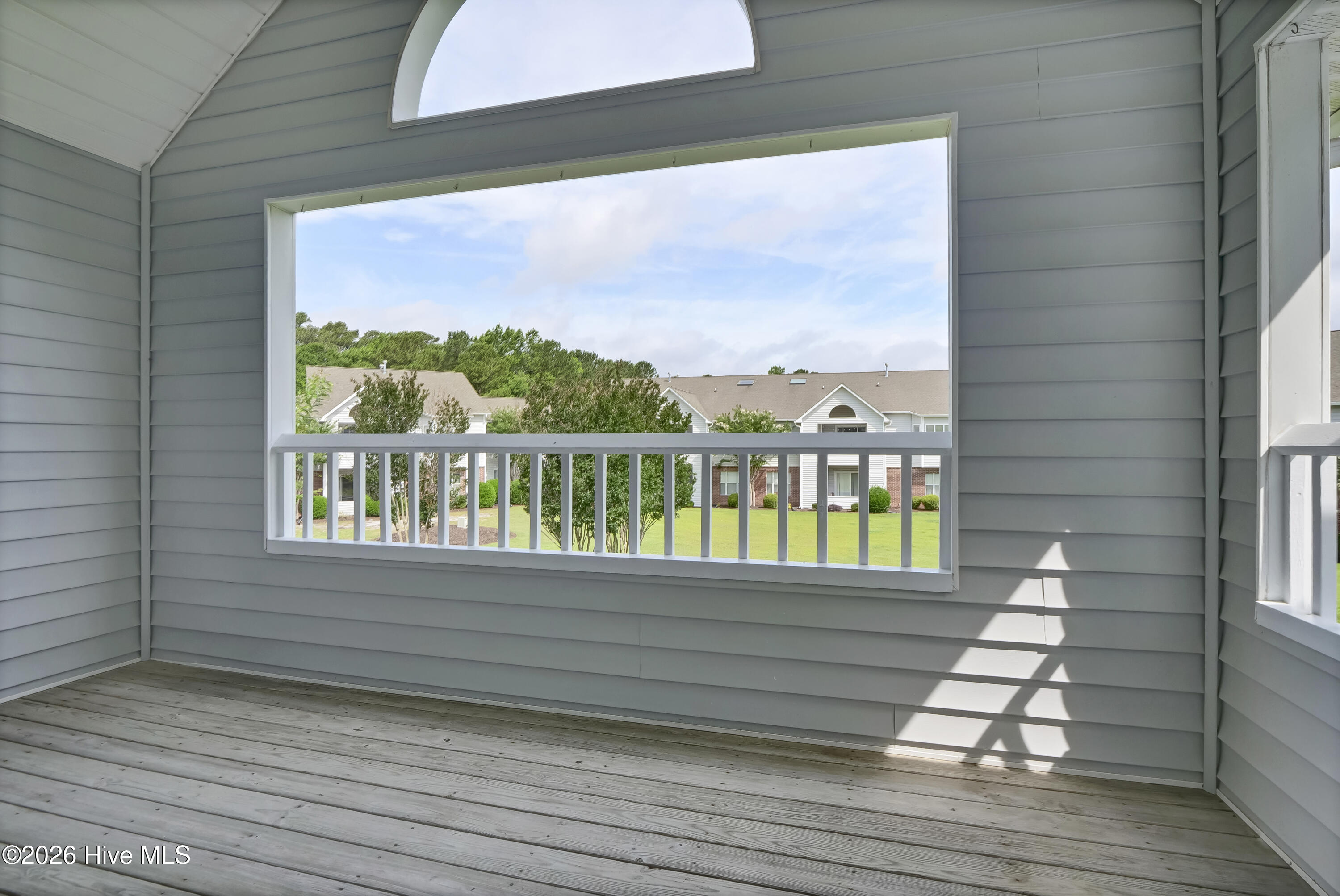 100564237 | Photo 23