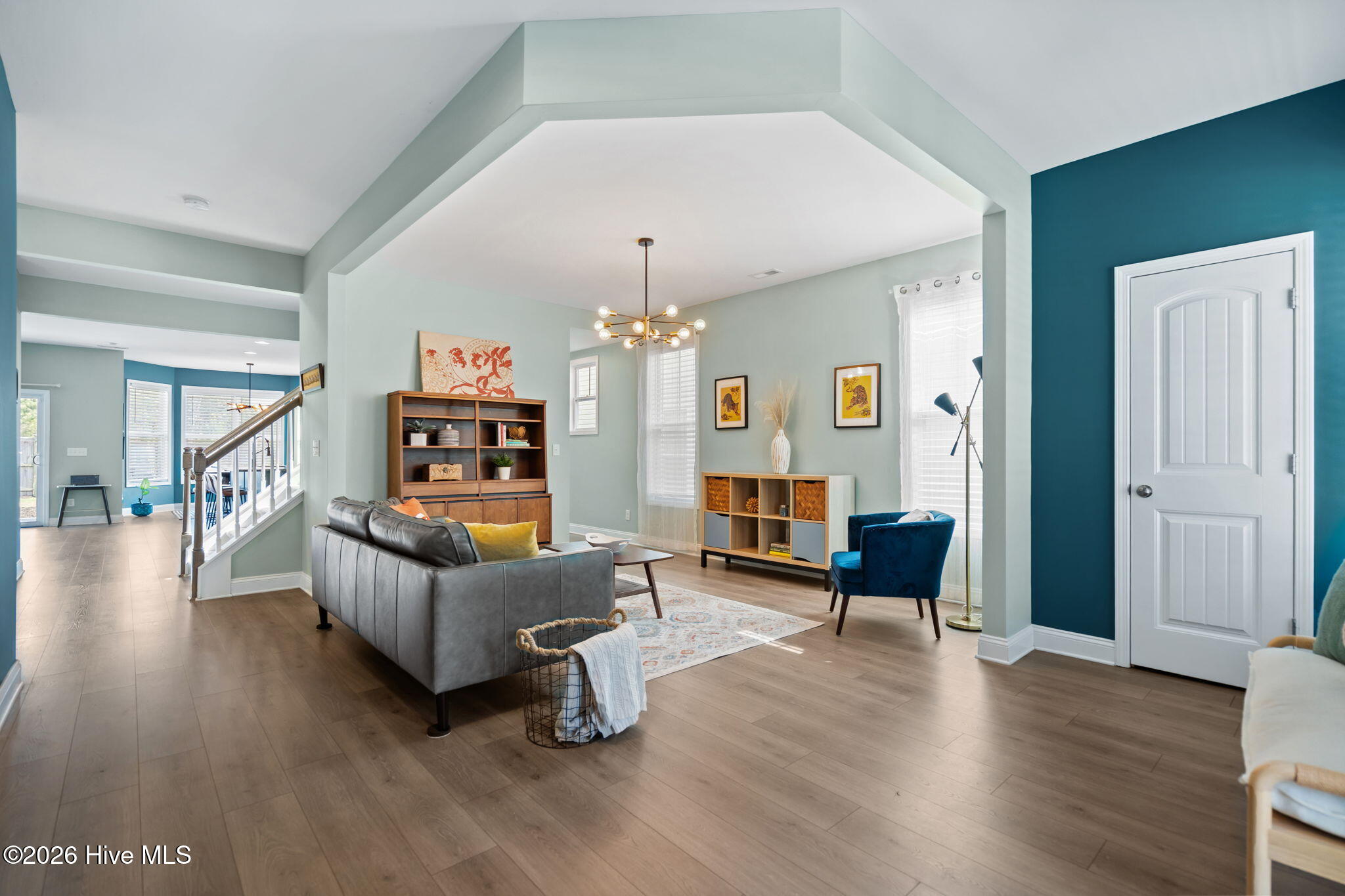 100562615 | Photo 22