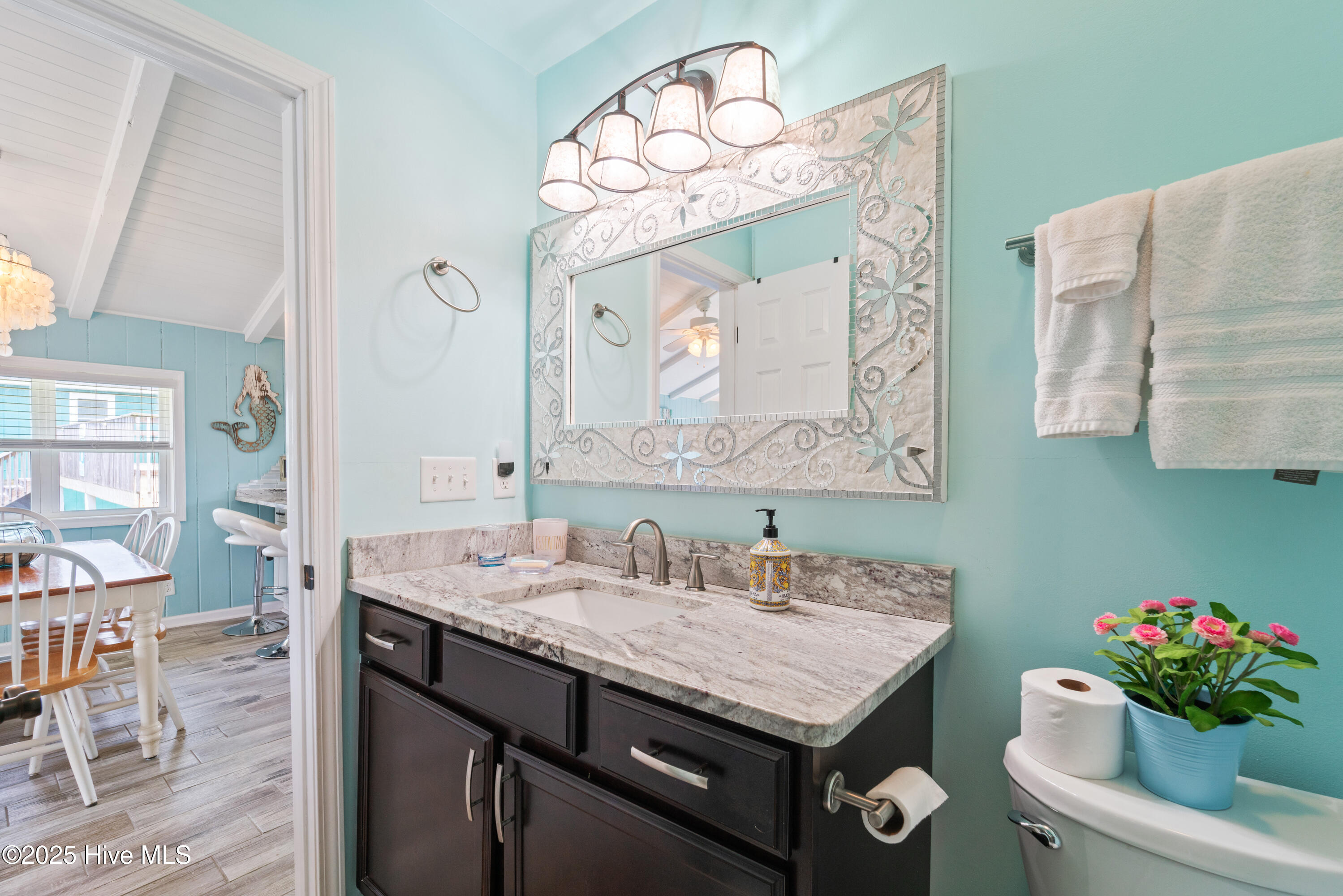 100548347 | Photo 21