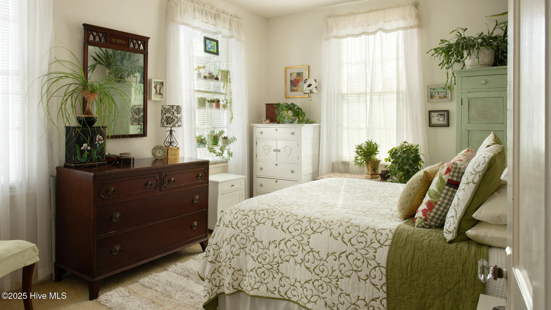 100535774 | Photo 46