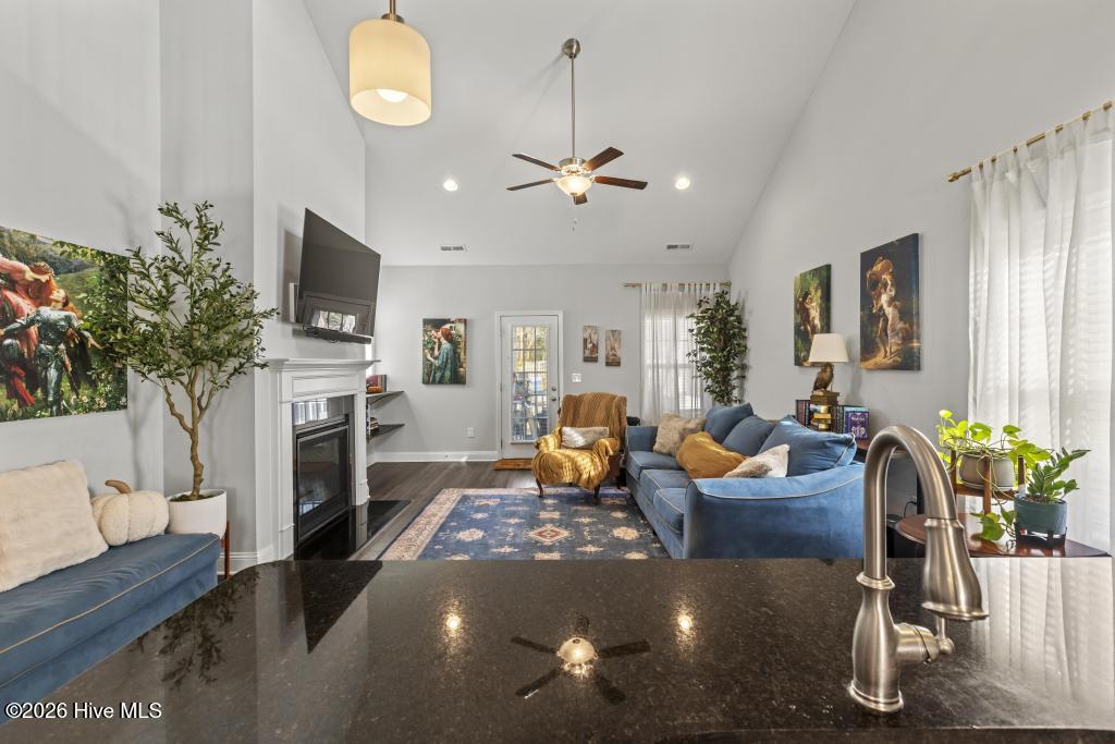 100554111 | Photo 11