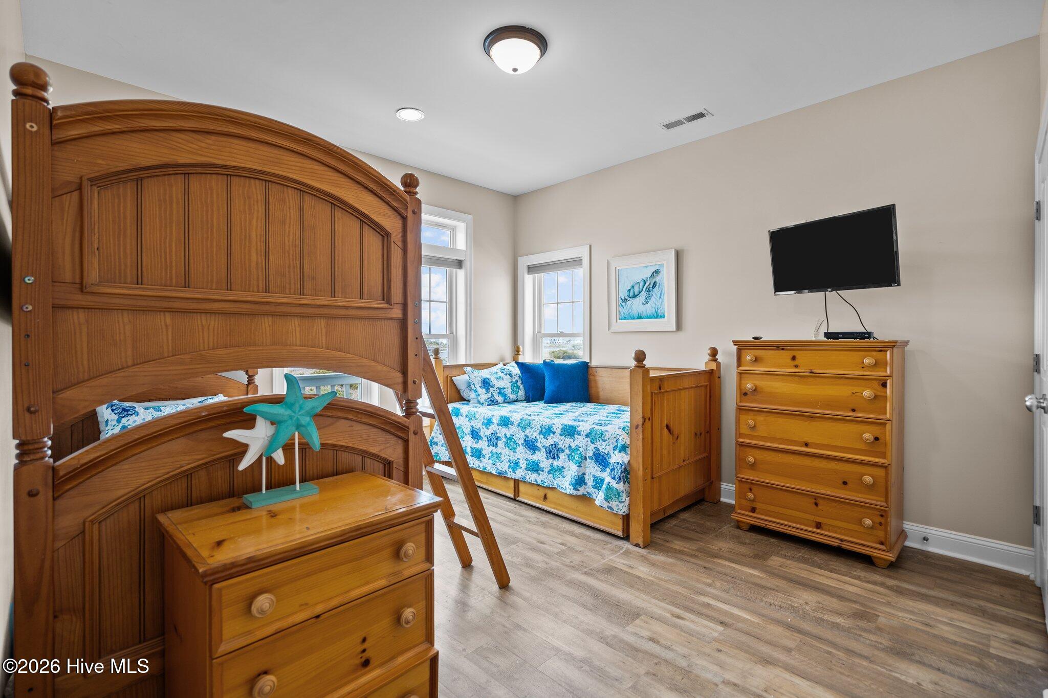 100562244 | Photo 10