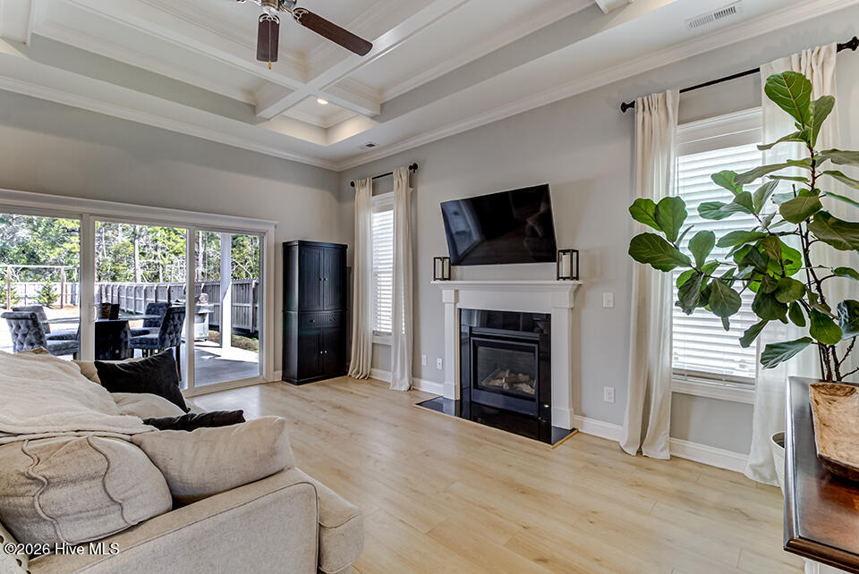 100554310 | Photo 19